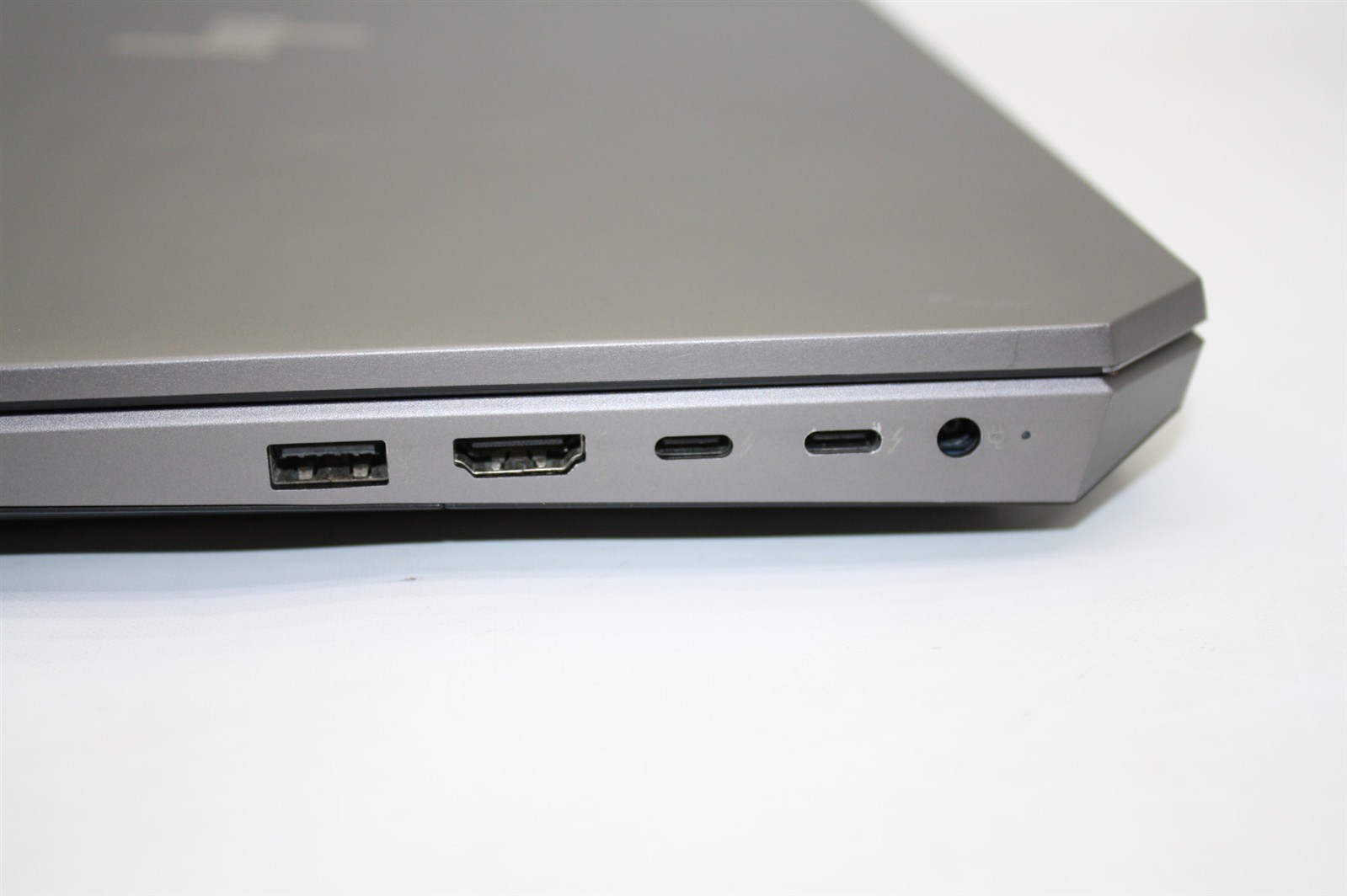 15.6″HP ZBook 15 G5 Xeon E-2176M 2.70GHz RAM 32GB NVMe 512GB Quadro P2000