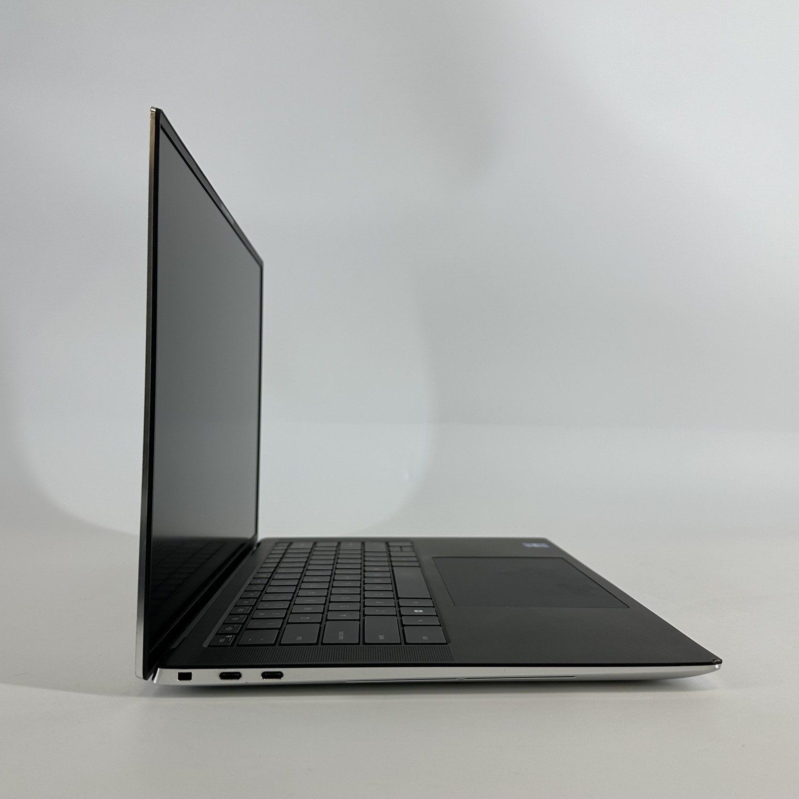 Dell XPS 15 9520 Silver FHD+ 2.3 GHz i7-12700H 32GB 1TB SSD RTX 3050 Good
