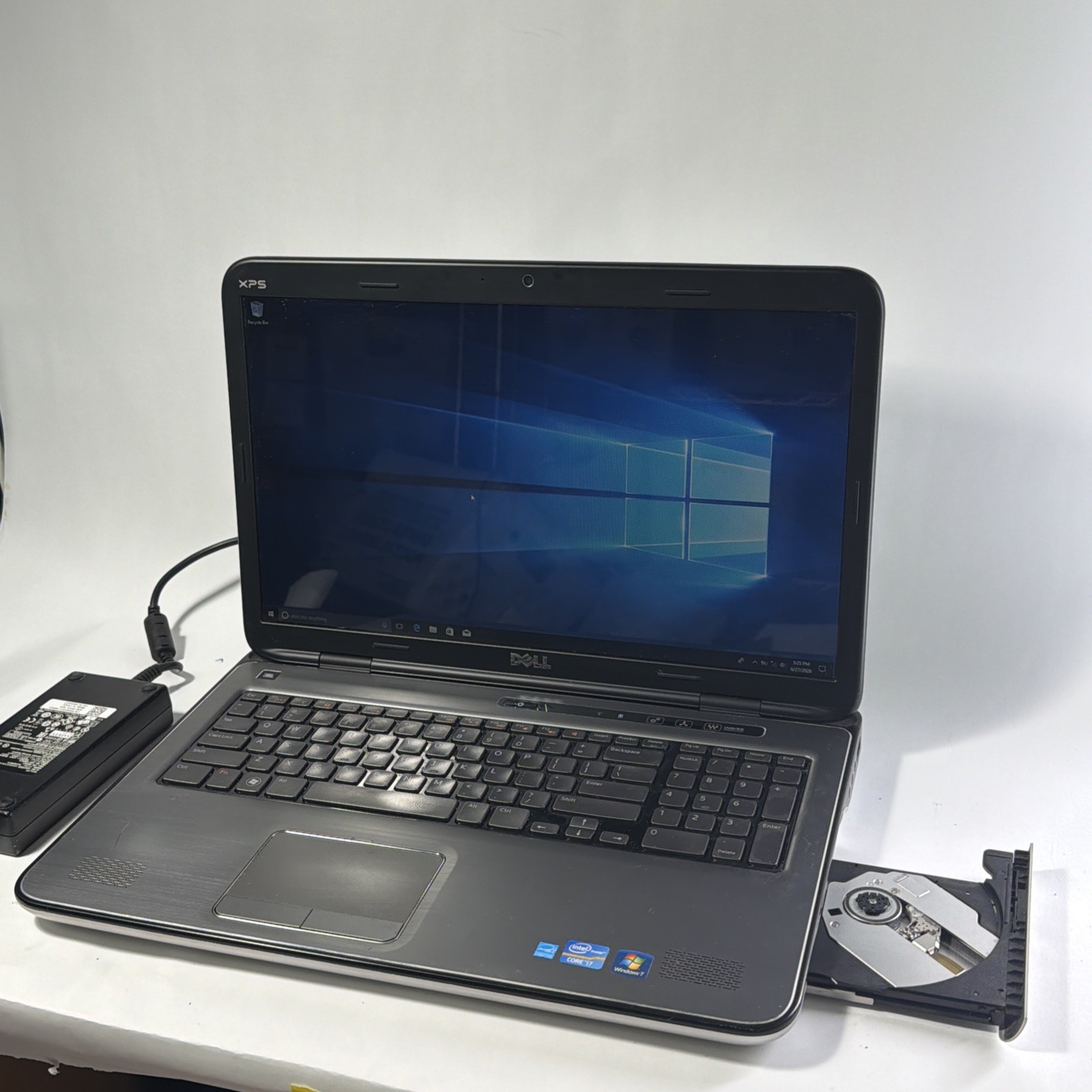 Dell XPS L702X 17.3” Laptop i7-2630QM, GT 550M, 8GB DDR3, Blueray Drive, Win 10