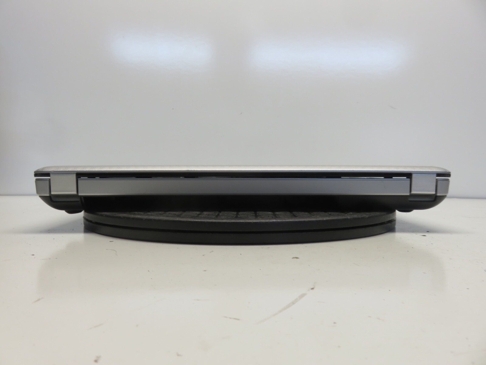 HP G42-230US Laptop AMD Turion 2 P520 2300MHz 4 GB NO HDD No Batt