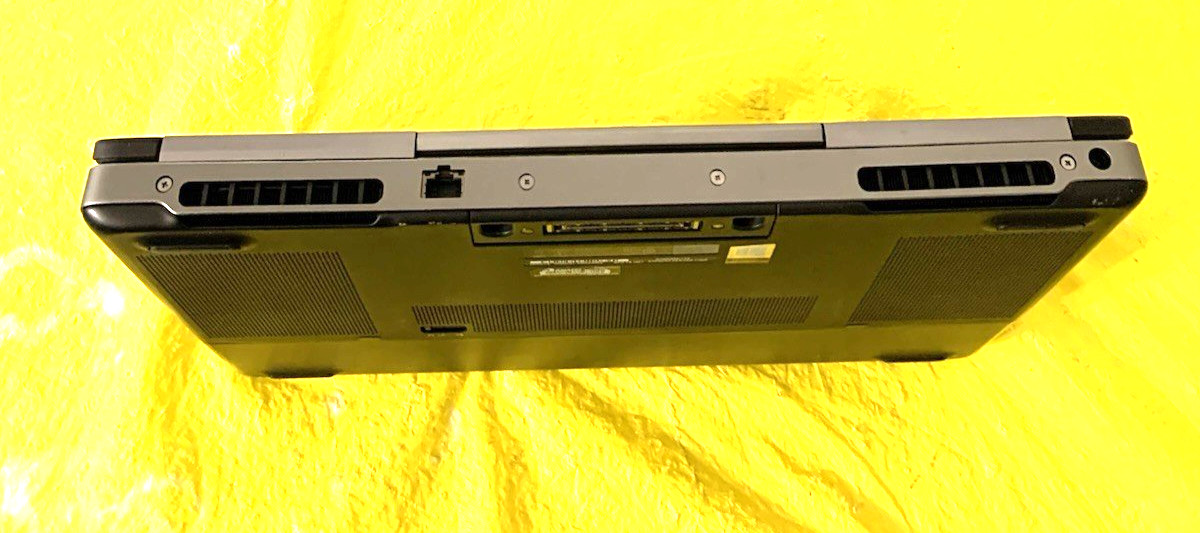 Dell Precision 7520 Workstation 15.6″ Core i7-7820HQ 2.90GHz 16GB Ram 2 TB HDD