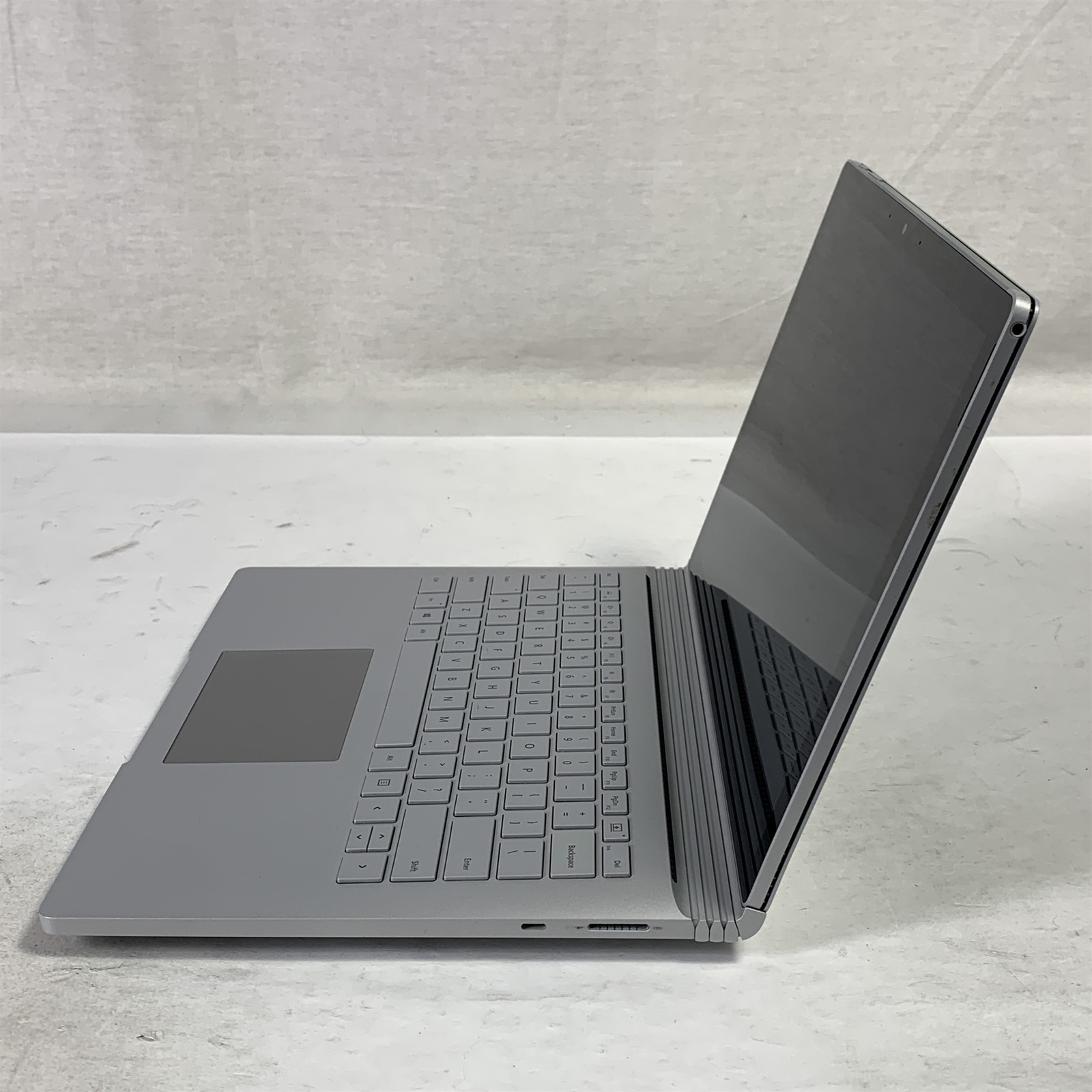 Microsoft Surface Book 3 1900 13.5″ i7-1065G7 1.3GHz 16GB 256GB NVMe SSD – Win11