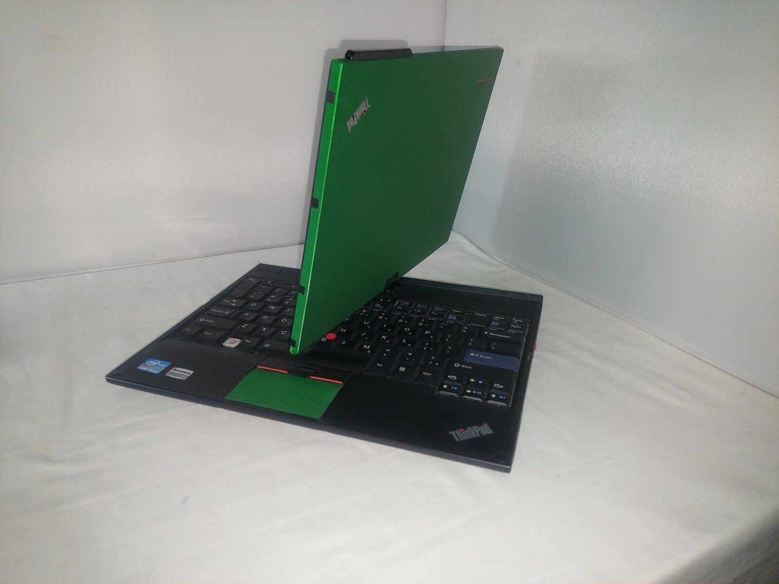 Green Brushed Aluminum Lenovo Thinkpad X220T Touchscreen 12.5″ i5 240gb ssd 8gb
