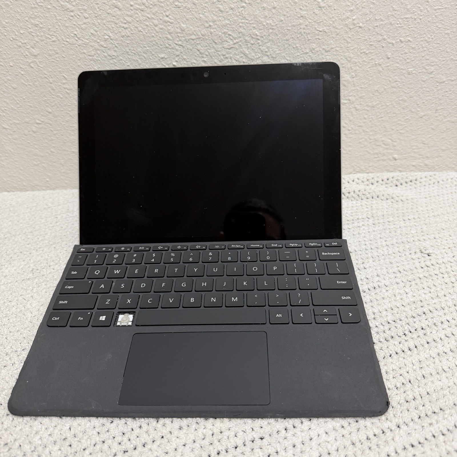 FOR PARTS Microsoft Surface Go Pentium 4415Y x4 1.60GHz 4GB RAM 64GB SSD READ!