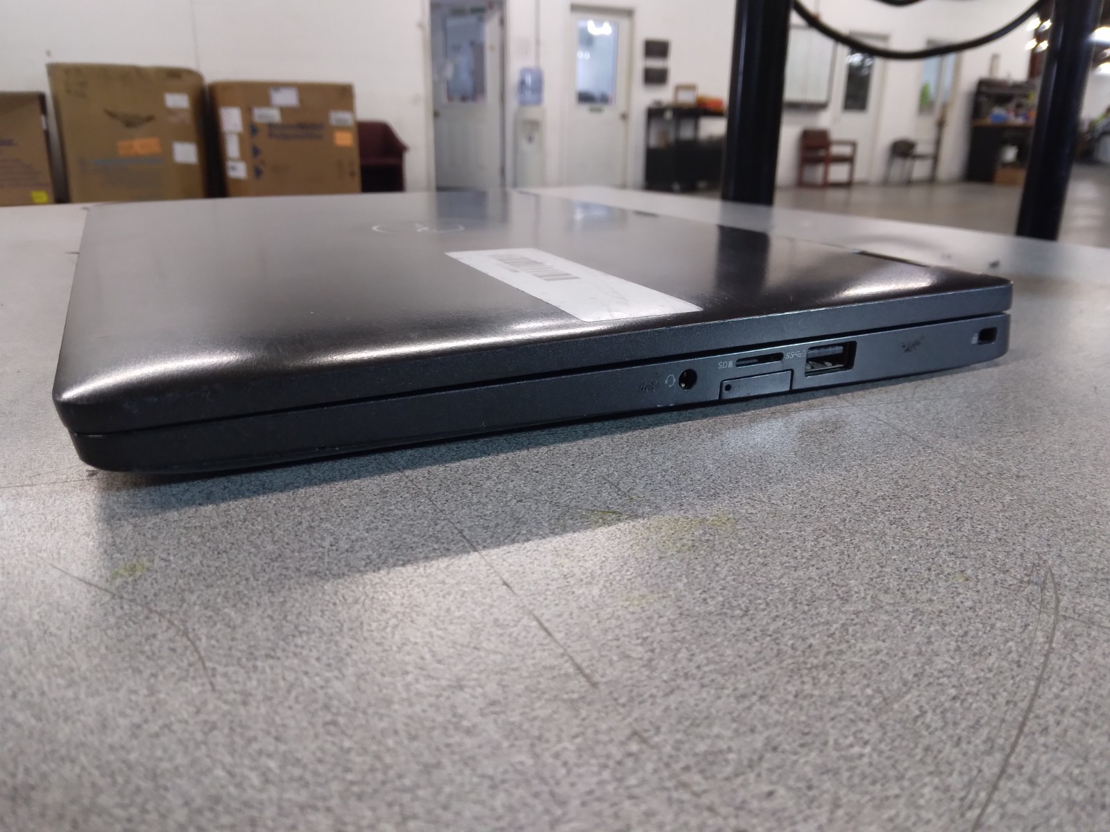 Dell*Latitude*5300*2-in-1*Intel*i5-8365U*256GB*NVMe*8GB*DDR4*Intel*UHD*620*No*OS