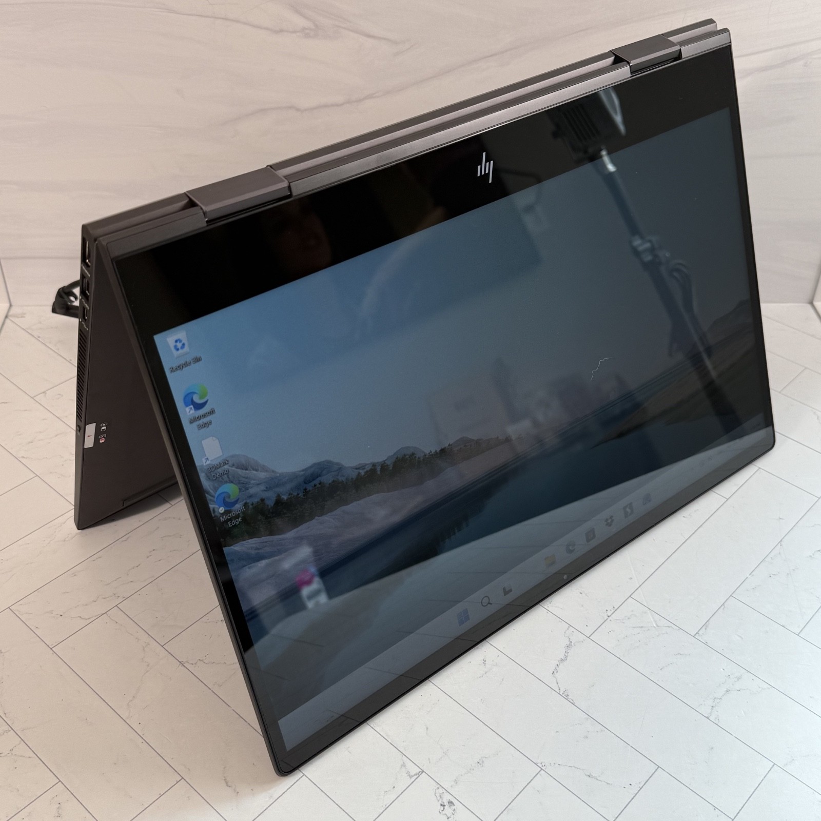 HP ENVY x360 Convertible AMD Ryzen 5 3500U Radeon Vega 2.1 GHz 8 GB 256 GB #H504