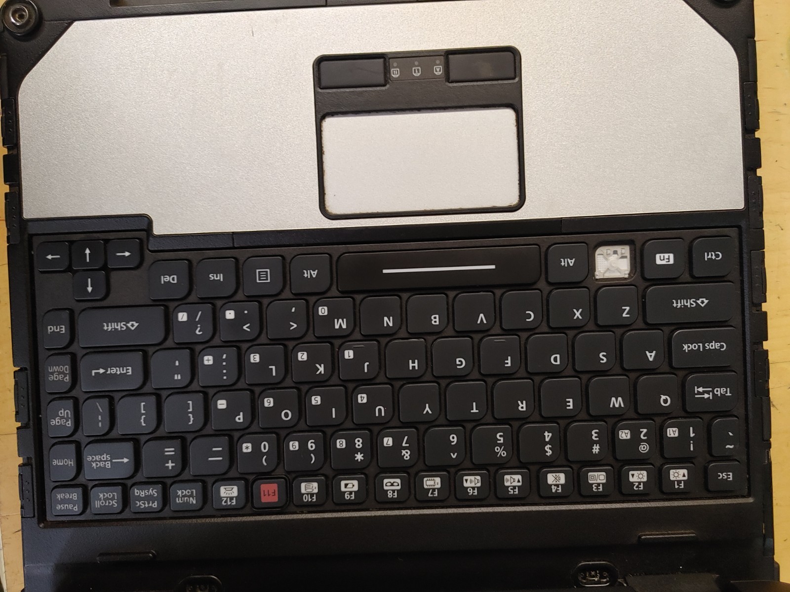 Panasonic Toughbook CF-33 Core i5-10310U@1.70GHz, 16GB RAM , 512GB SSD , NO OS