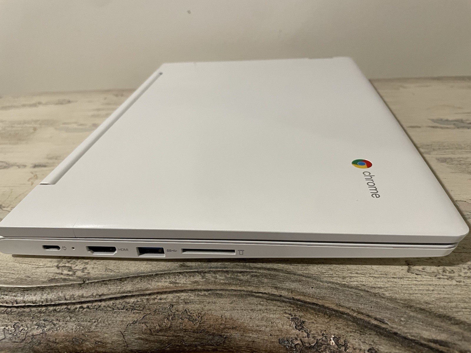 Lenovo Chromebook C330 2-in 1. 4GB, LPDDR3, 64GB EMMC, CHROME OS, 11.6” Screen