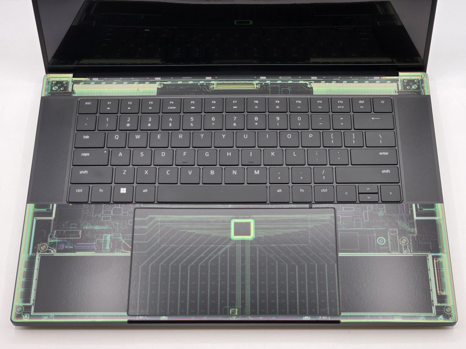 RAZER Blade 16” RZ09-0510x 16″ WQXGA I9-14900HX 1TB SSD 32GB W11 RTX 4080 240Hz