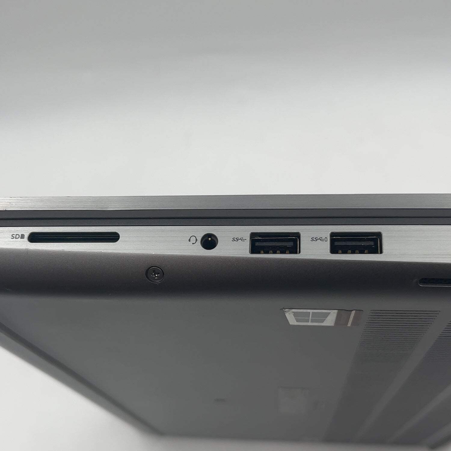 Dell Precision 7550 15.6″ Xeon W-10855M 2.8GHz 32GB RAM 1TB SSD Quadro RTX 3000