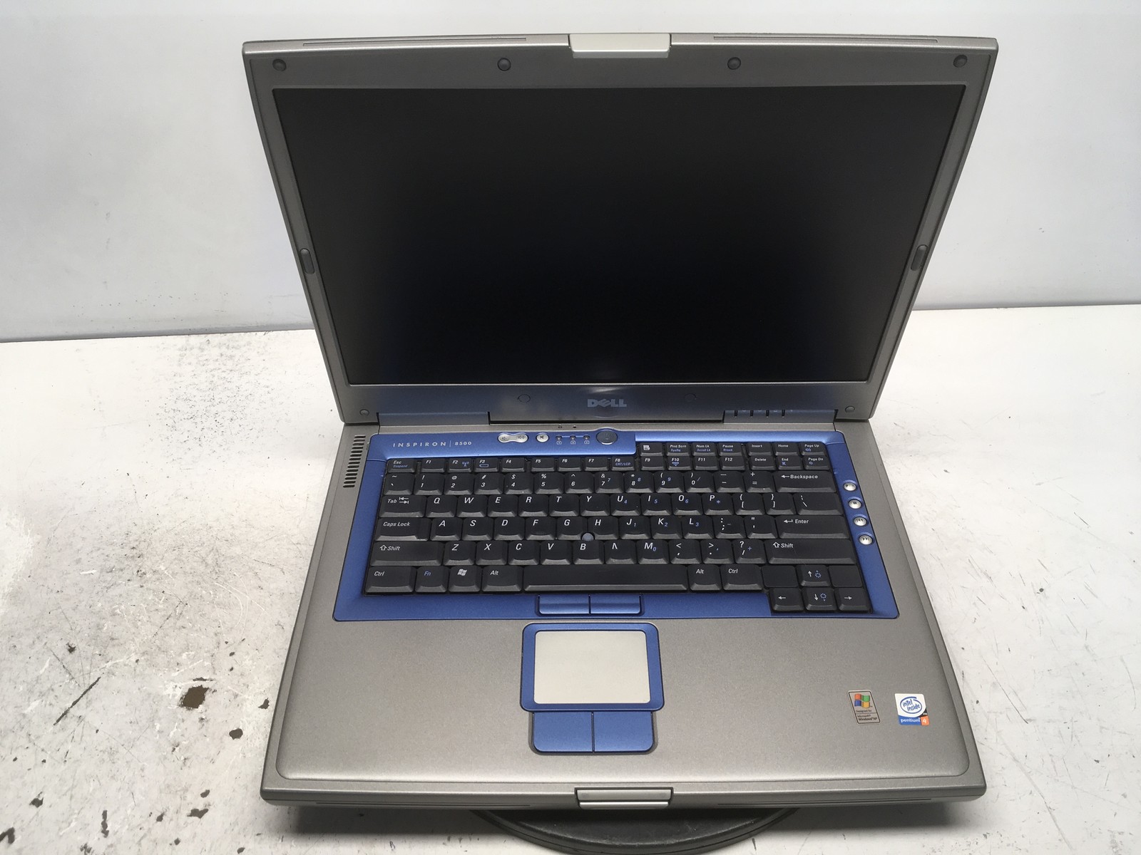 Dell Inspiron 8500 Intel Pentium 4 2.4GHz 2 GB NO HDD No Batt