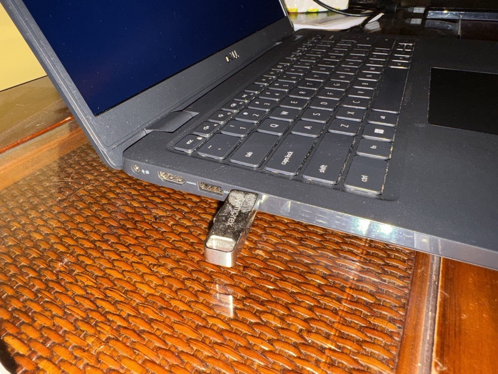 Dell Latitude 3420 14” Laptop i5-1135G7 8GB RAM 256GB SSD (Windows 11 Pro)