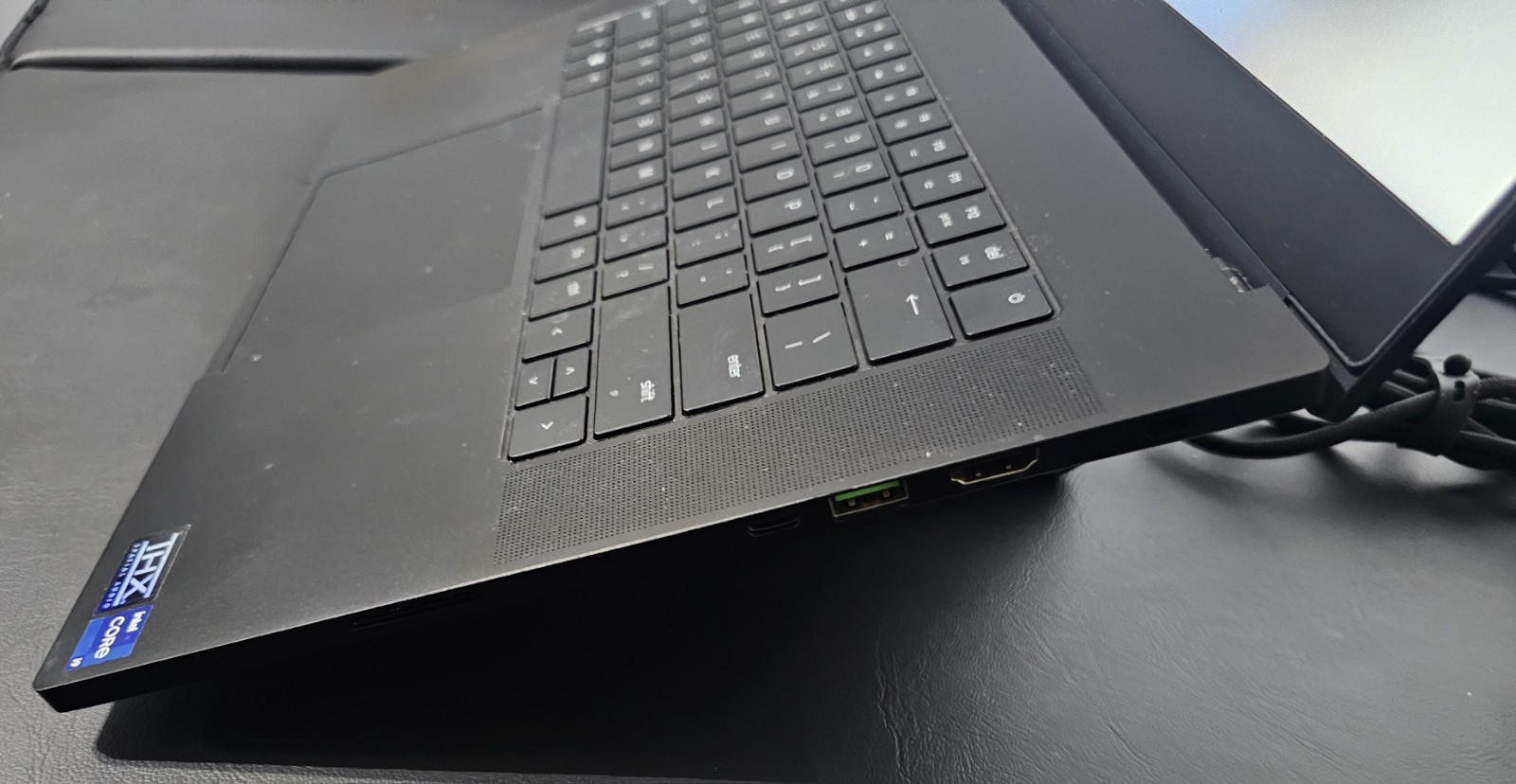 Razer Blade 15.6″ UHD (1TB SSD, Intel Core i7 12th Gen. With Laptop Stand Chroma