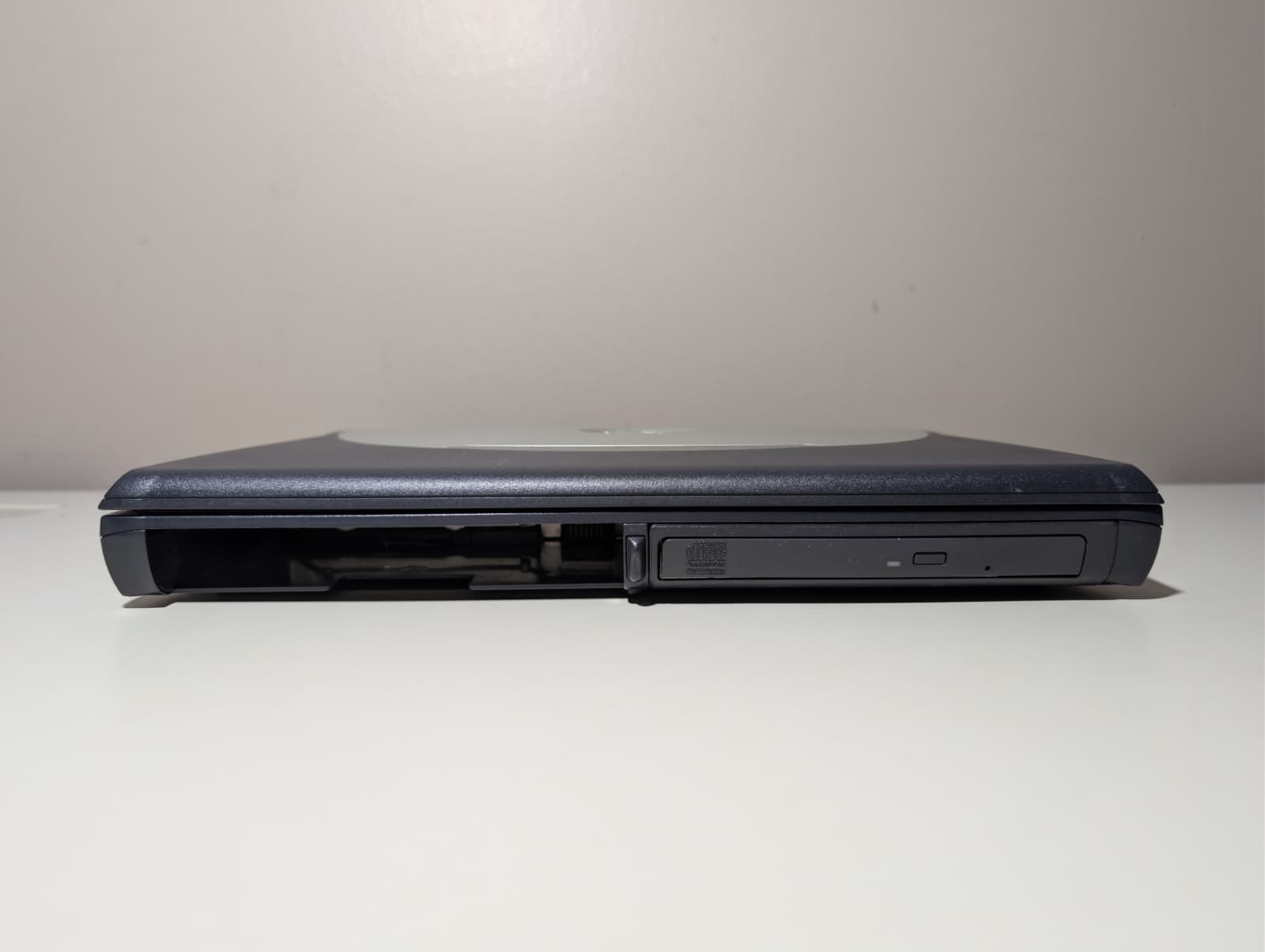 Read! Dell Inspiron 4150 | Intel Pentium IV 768MB RAM NO HDD | Locked Bios | DVD
