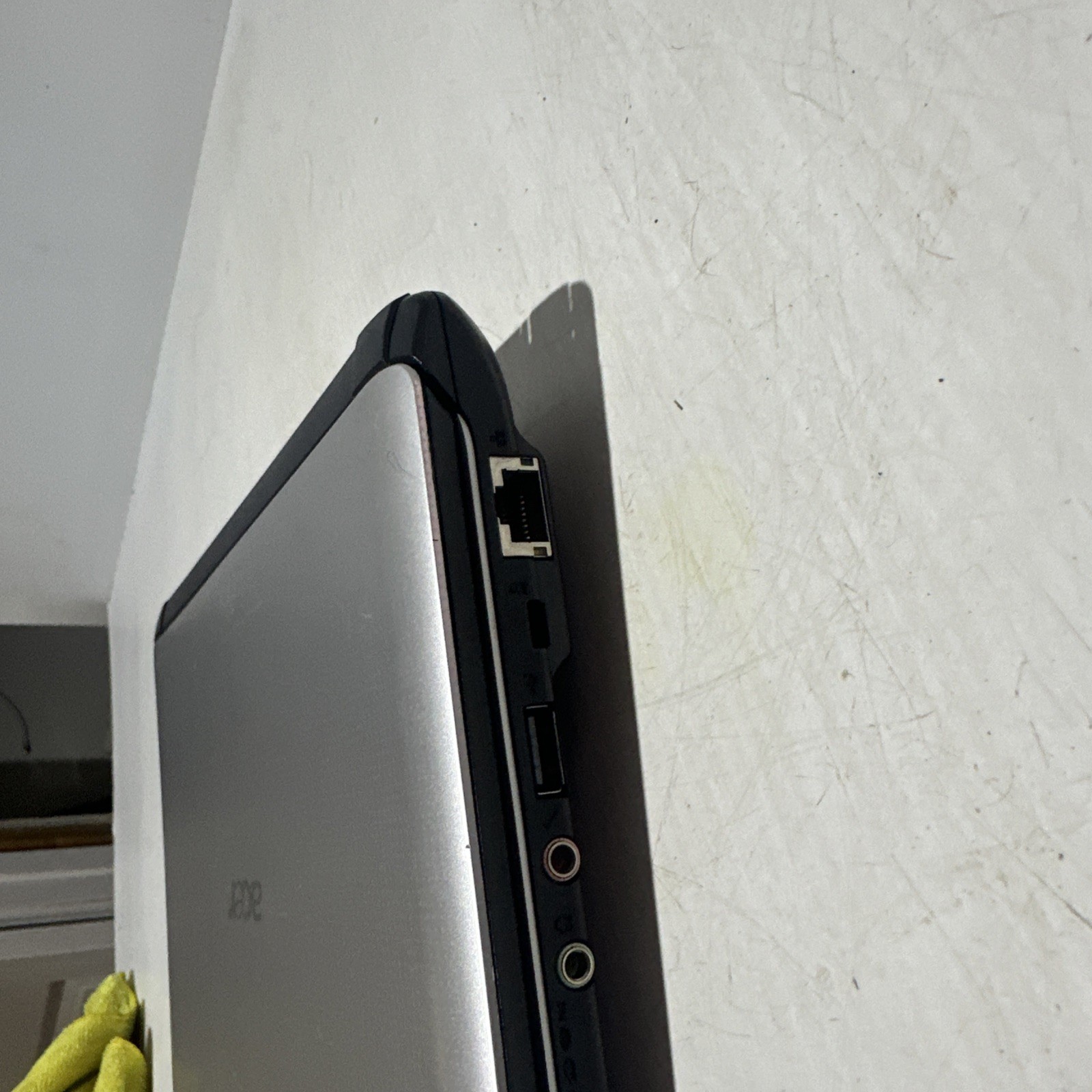 Acer Aspire One Intel Atom N450 2gb Ram No Drives Boots Bios