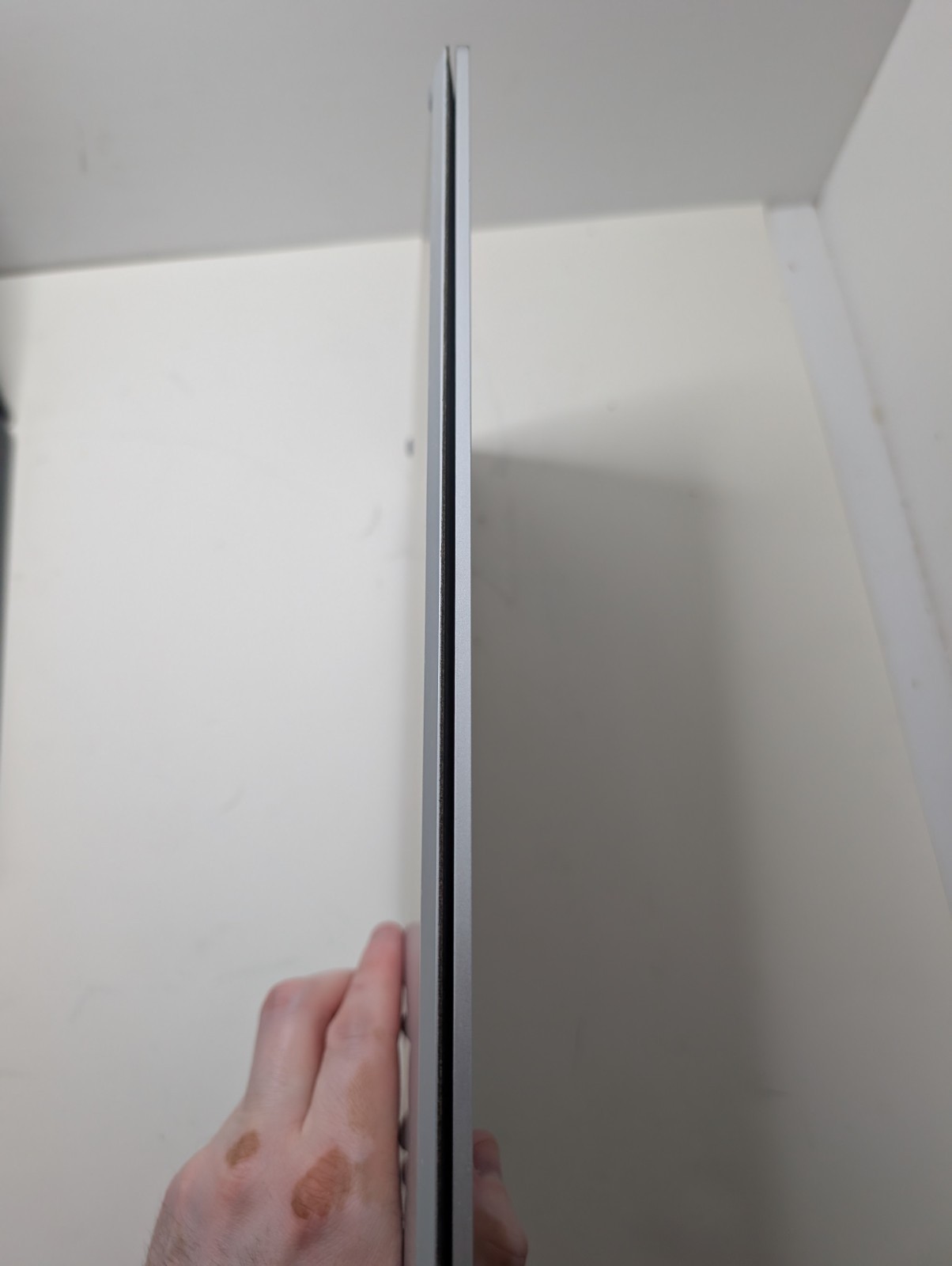 Microsoft Surface Laptop 13.5″ i7-7660U 8GB RAM 256GB SSD Touch Win10 Pro Read