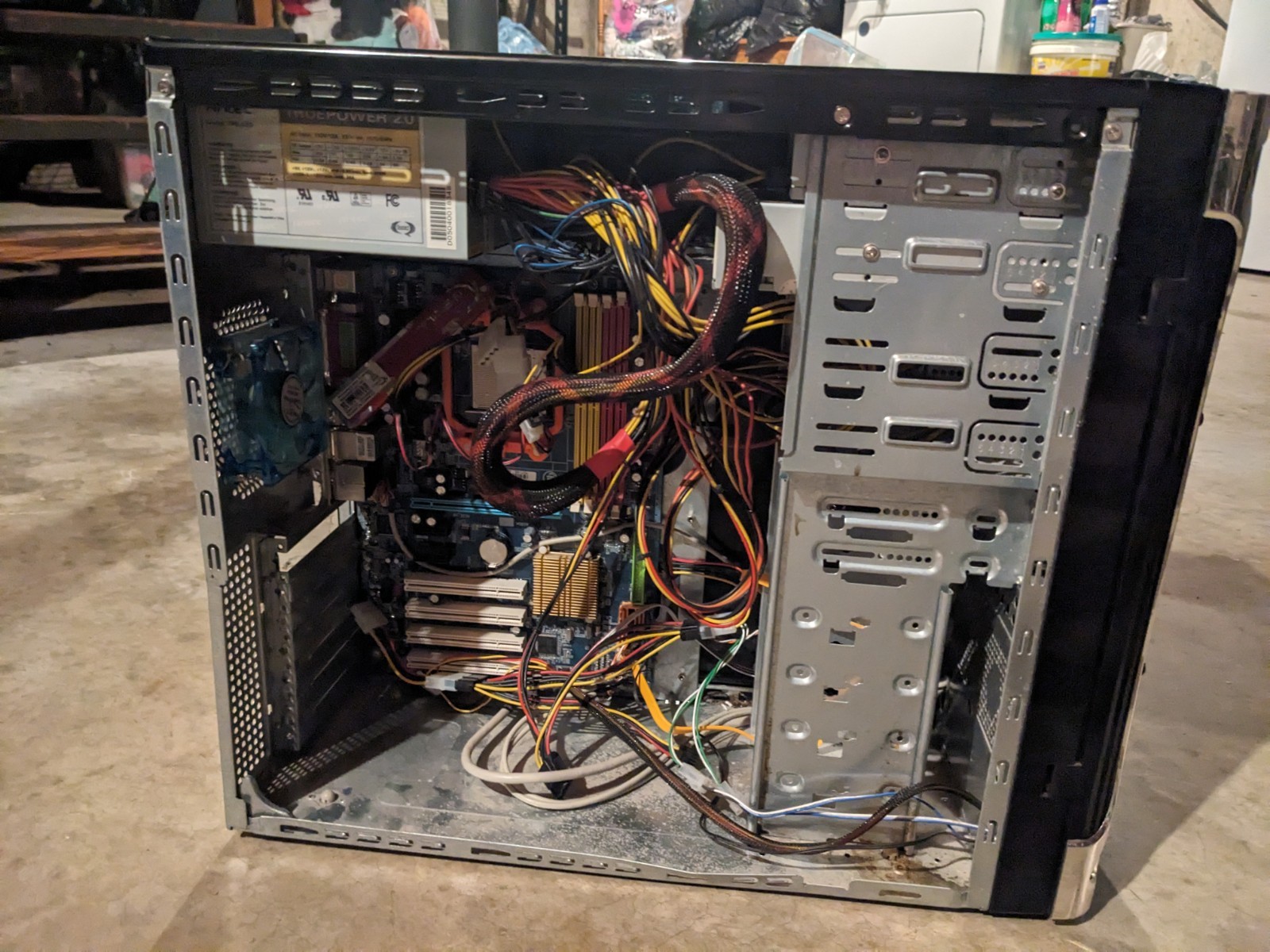 LOCAL PICKUP ONLY – Xion Xon II / Apevia X-Cruiser For Parts PC Lot