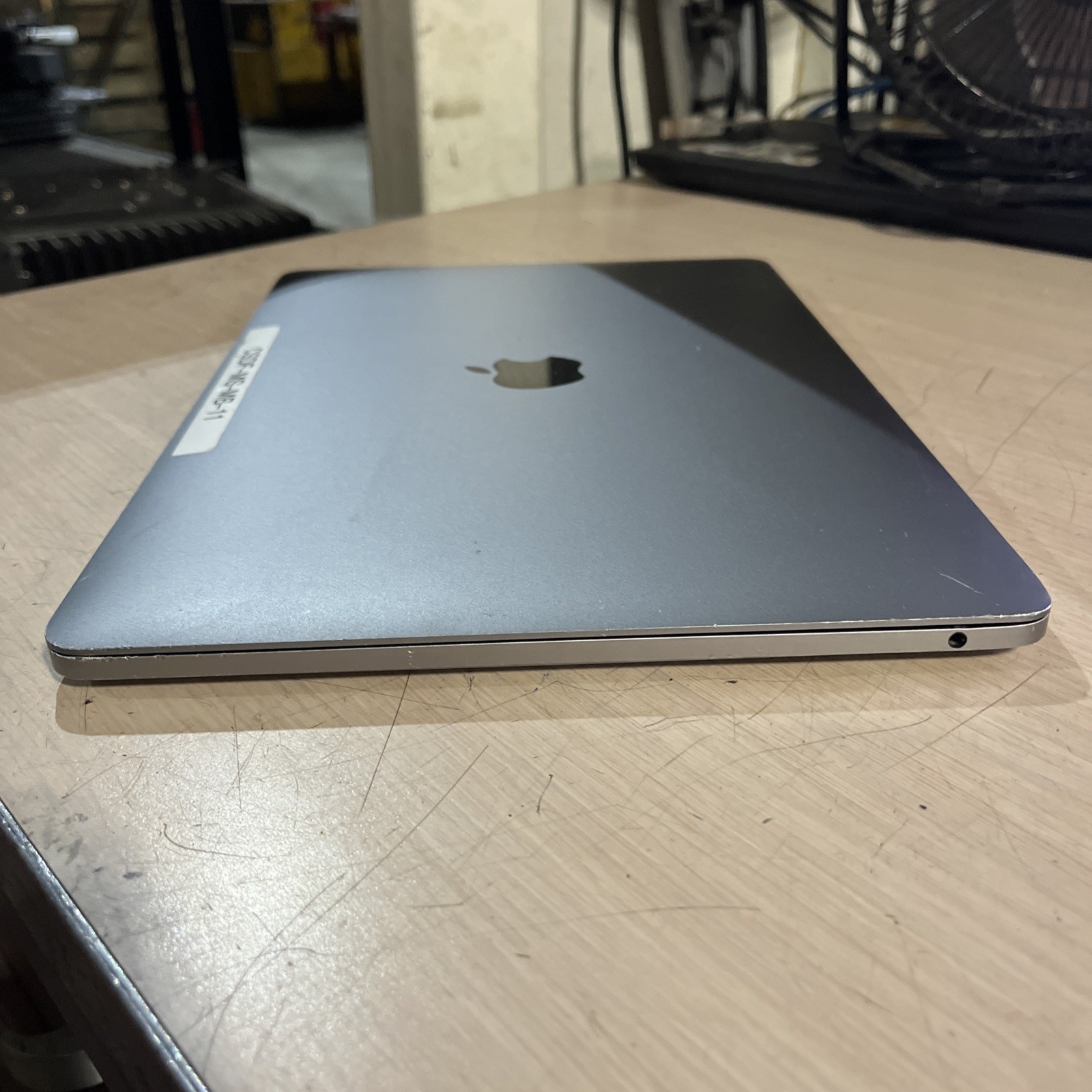 APPLE MACBOOK PRO 13″ MID-2017 CORE I5-7360U 2.3GHZ 8GB RAM NO HD .