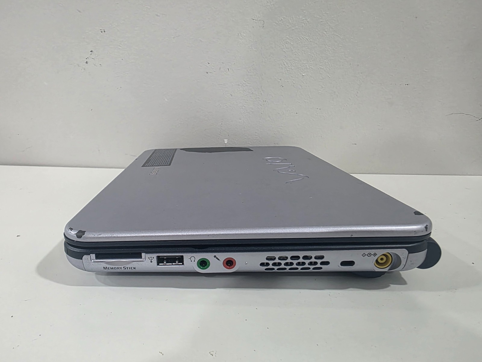 Sony Vaio PCG-SRX77P Notebook Computer Legacy Vintage Laptop Netbook Accessories