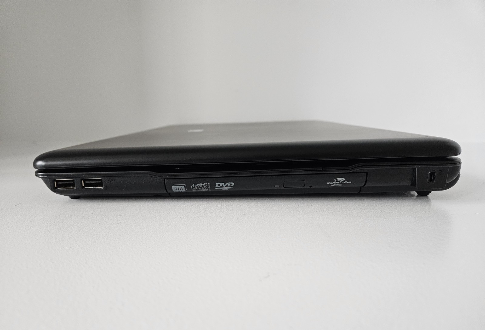 HP Compaq 6830s 17″ Laptop Intel Core 2 Duo P8400 2.26GHz 4GB RAM *No HDD/OS*