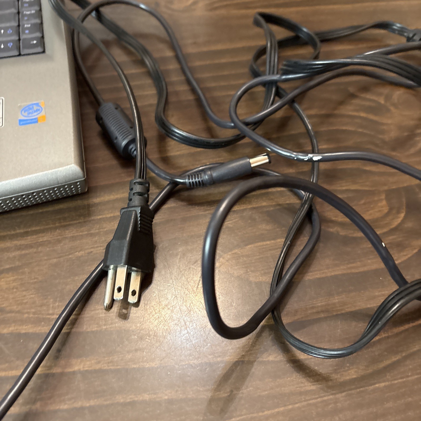 Dell Inspiron 5160 laptop Includes AC Adaptor – For Parts or repair – No start
