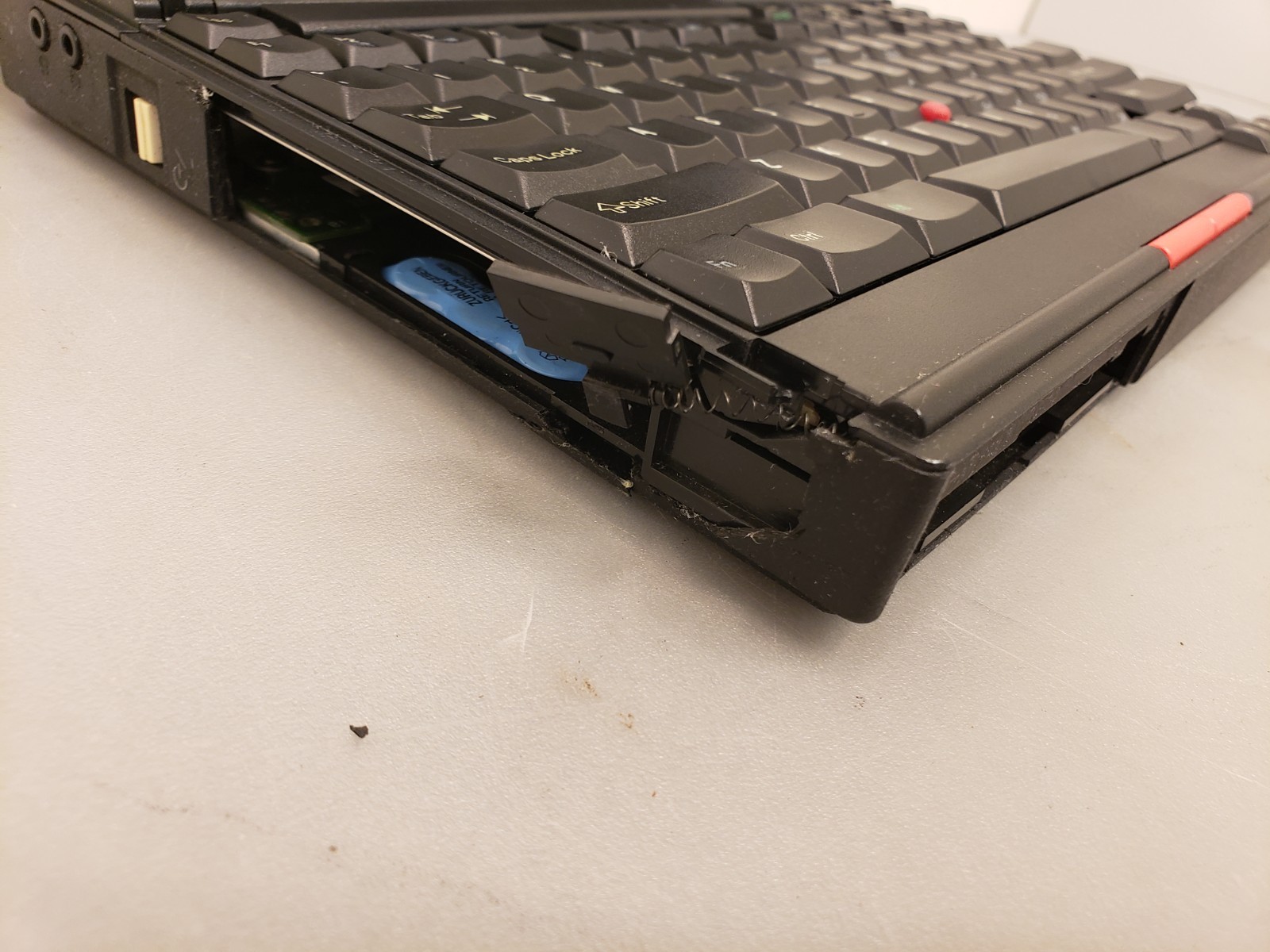 Vintage IBM Thinkpad 755C Intel 486-DX4 Laptop 9545-LOG for Project or Parts