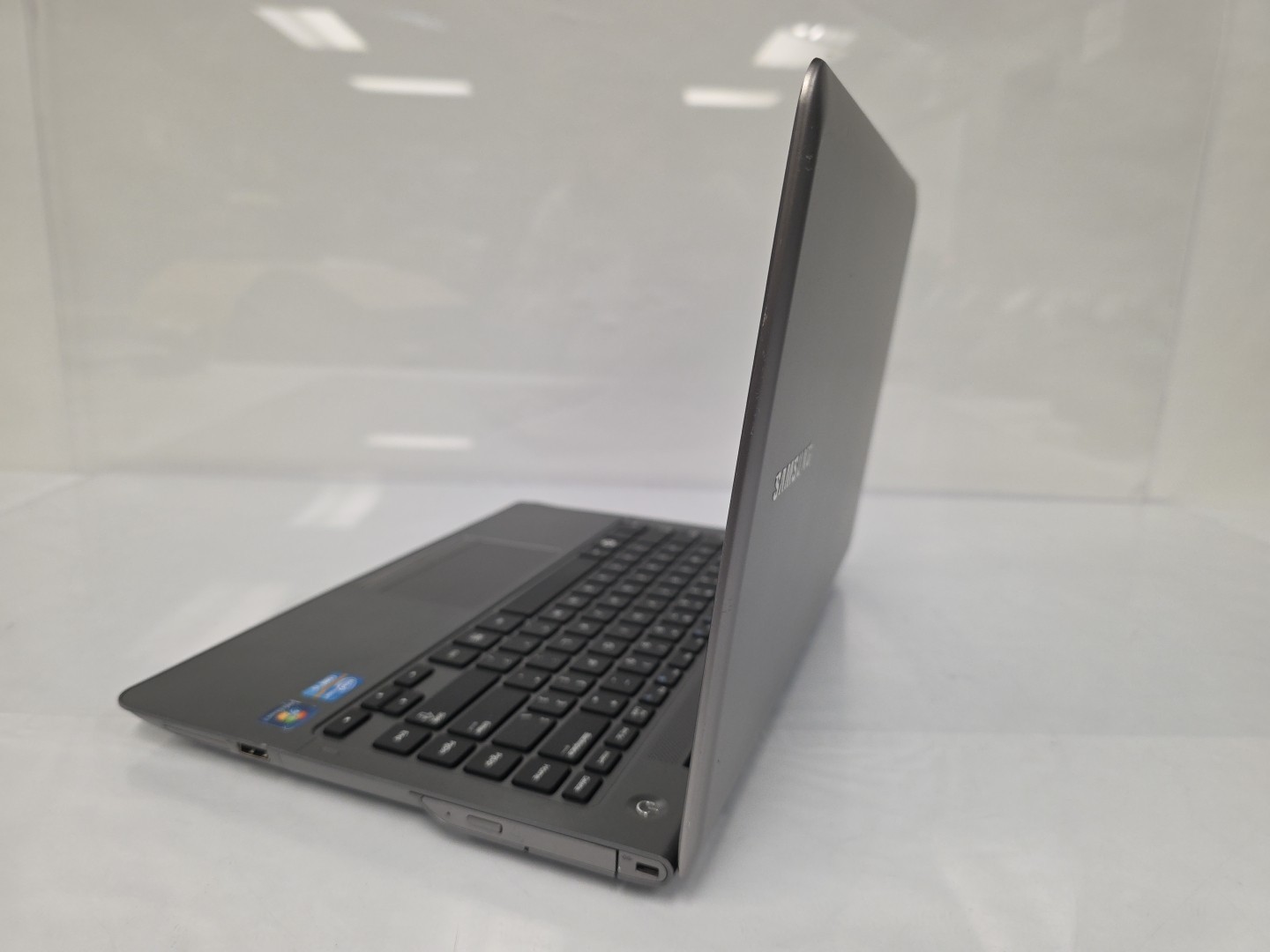 Samsung Series 5 Ultrabook| 14″|Intel core i5|8GB RAM|320GB HDD|NO OS