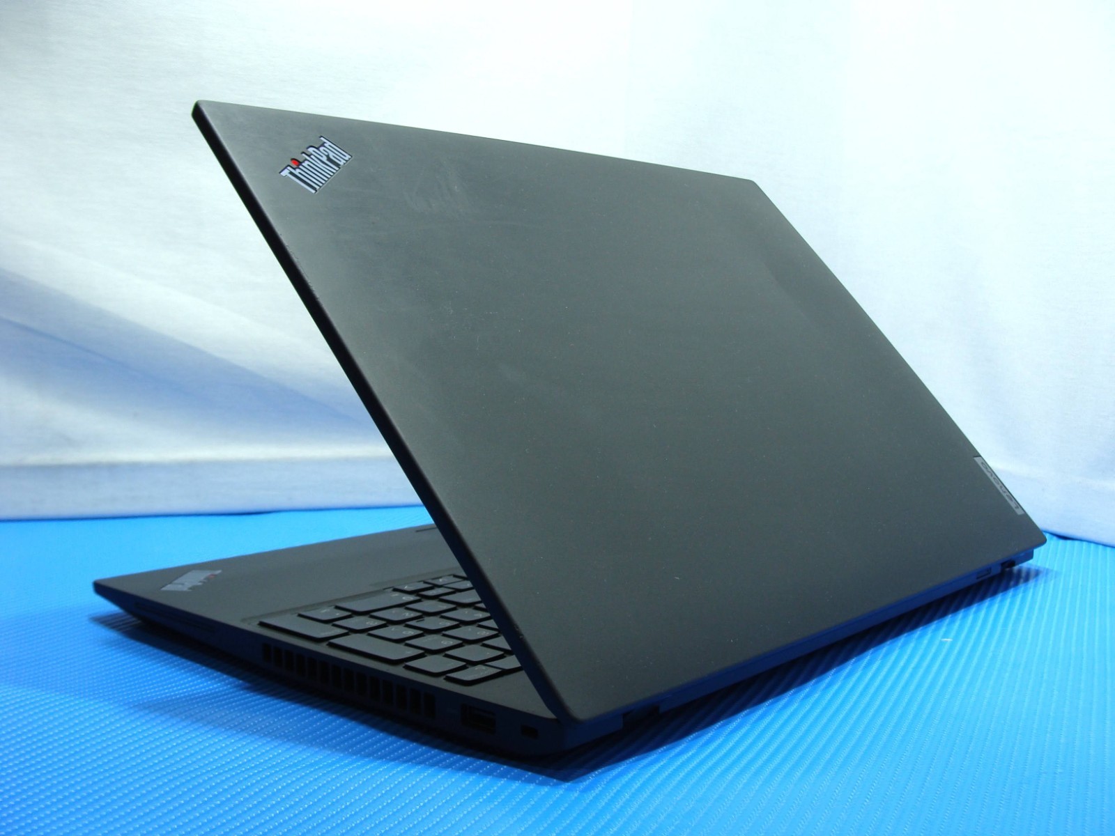 Lenovo ThinkPad P16 Gen 1 16″ WUXGA core i7-1260P 2.1Ghz 32GB RAM 1TB SSD T550