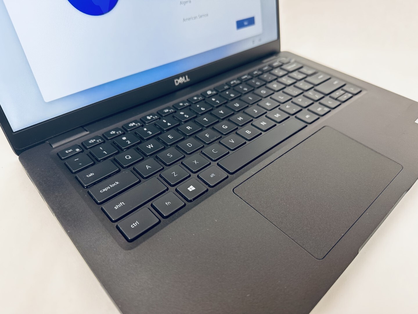 Dell Latitude 7410 14″ FHD i5-10310U 16GB 256GB SSD W11P Laptop U