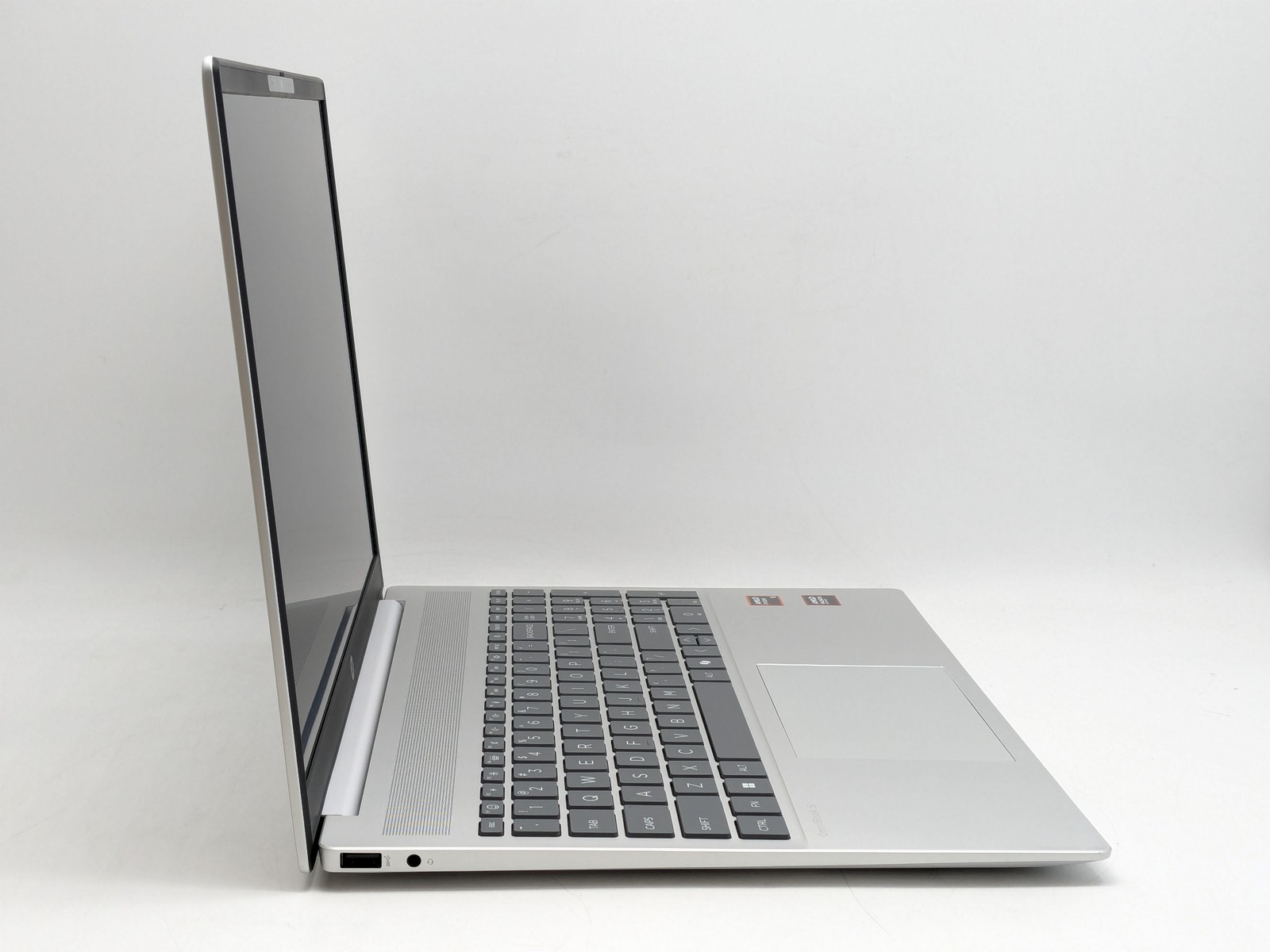 HP OmniBook 5 Laptop 16z-bc100 16″ AMD Ryzen 5 8540U 8GB DDR5 512GB SSD W11H