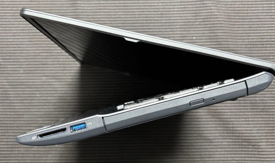Fujitsu LIFEBOOK AH53/J3 i7 1255U Iris Xe 16GB SSD 512 16.0″ Wide Win 11 DVD
