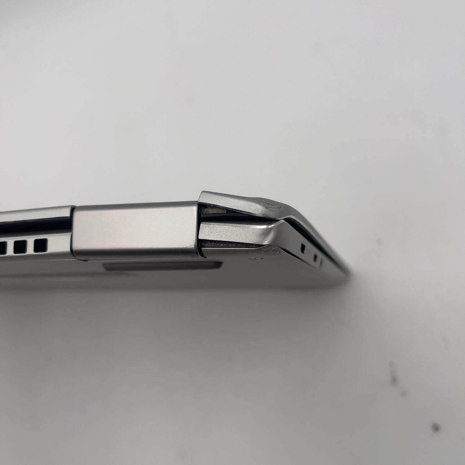 Broken Lenovo Yoga 720 13IKB 13.3″ i5-8250U 1.6GHz 8GB 256GB