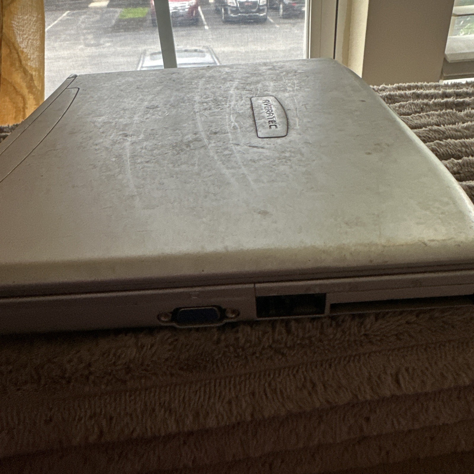 averatec laptop E-1200 With DVD Player No Charger See Description