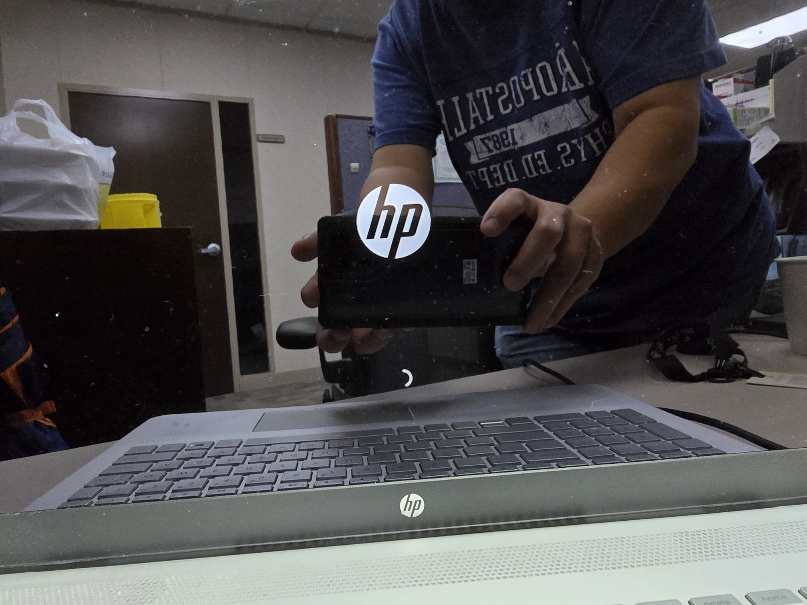 HP Pavilion 15-cc610ms Laptop 15.6 FHD Touchscreen/i5-8250U 1.60 GHz/8GB/1 TB HD