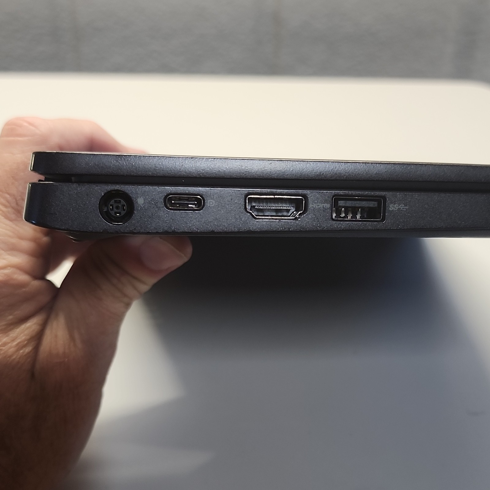 Dell Latitude 5300 13.3″ i5-8365U 16GB 500GB NVMe SSD Win 11 Pro Charger & Batt