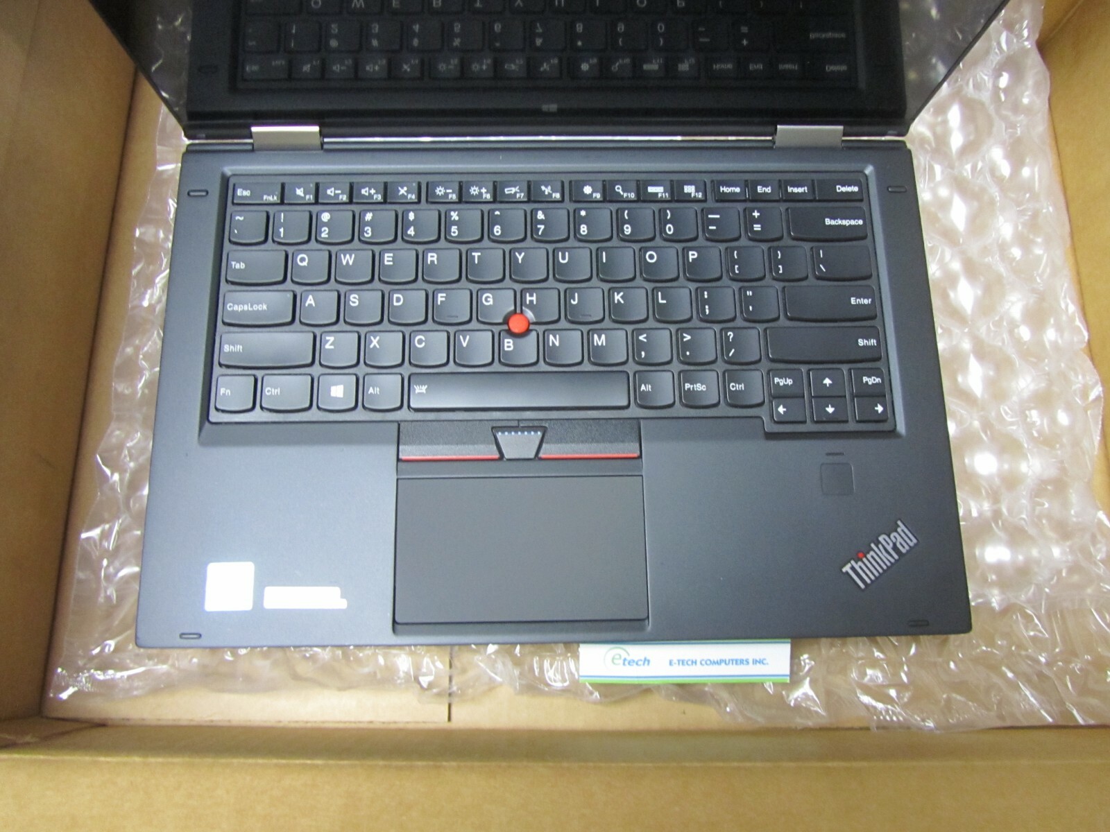 20FRS0L700 ThinkPad X1 Yoga i5-6300U 8GB RAM 256GB SSD, 14″ WQHD 2560×1440 Touch
