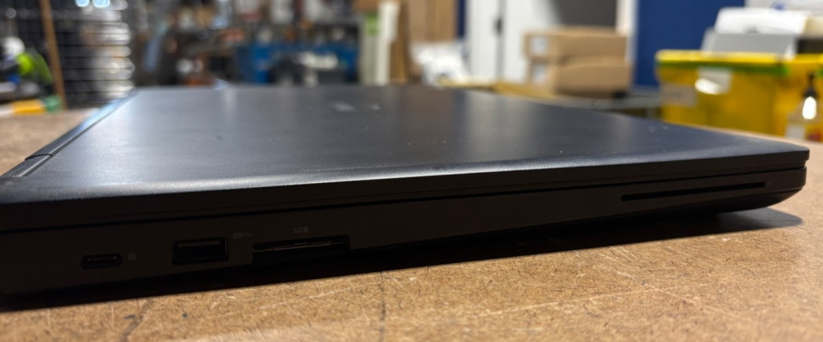Dell Latitude 5580 15.6″ i5-7200U 8GB RAM 275GB SSD No Charger/OS