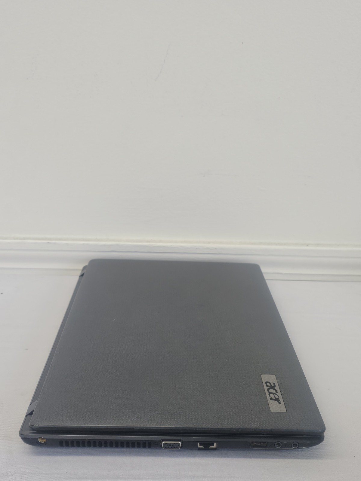 Acer Aspire 5733 Laptop – Intel i3-M370 – 8GB RAM – NO HDD/OS – Read Desc.