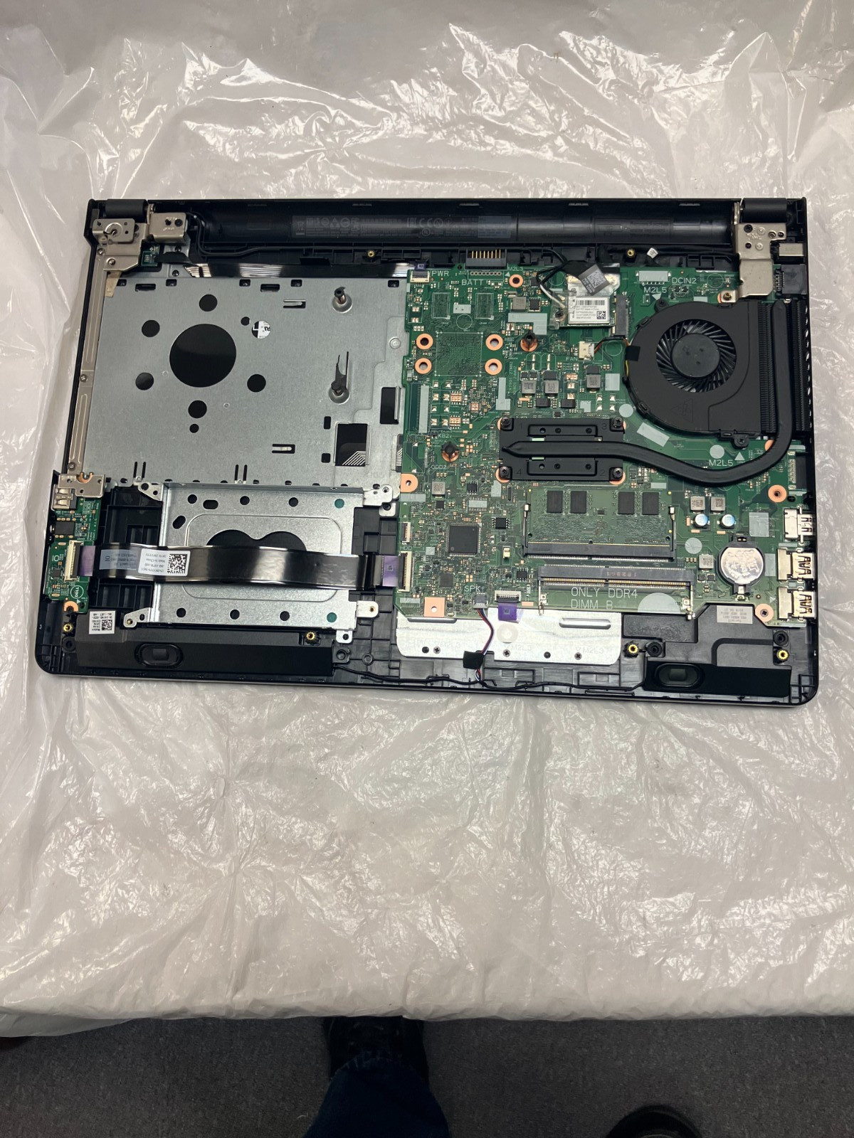 Dell Inspiron 15-3567 Intel Core i5 7th gen No HD 8gb RAM FOR PARTS