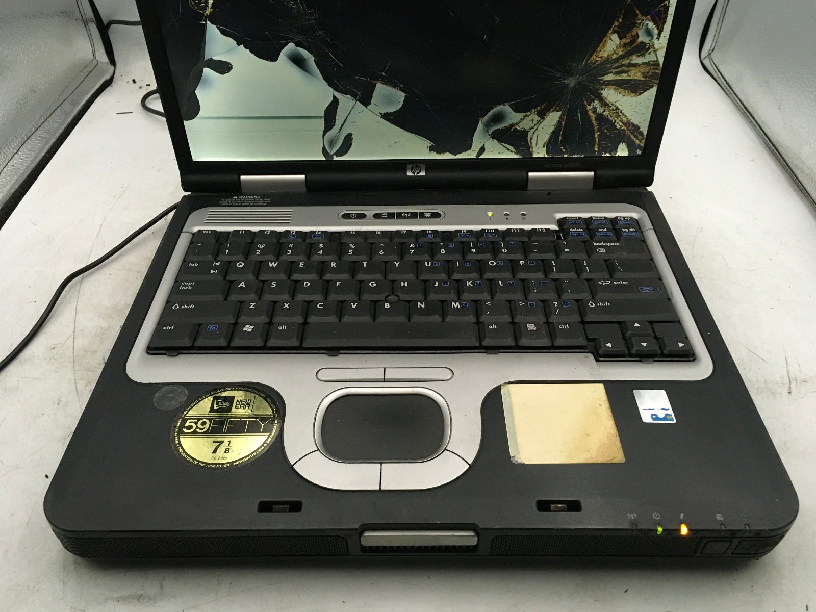 HP COMPAQ NC8000 – FOR PARTS/BAD LCD – Intel Pentium M – 256MB RAM -READ DESC-BB