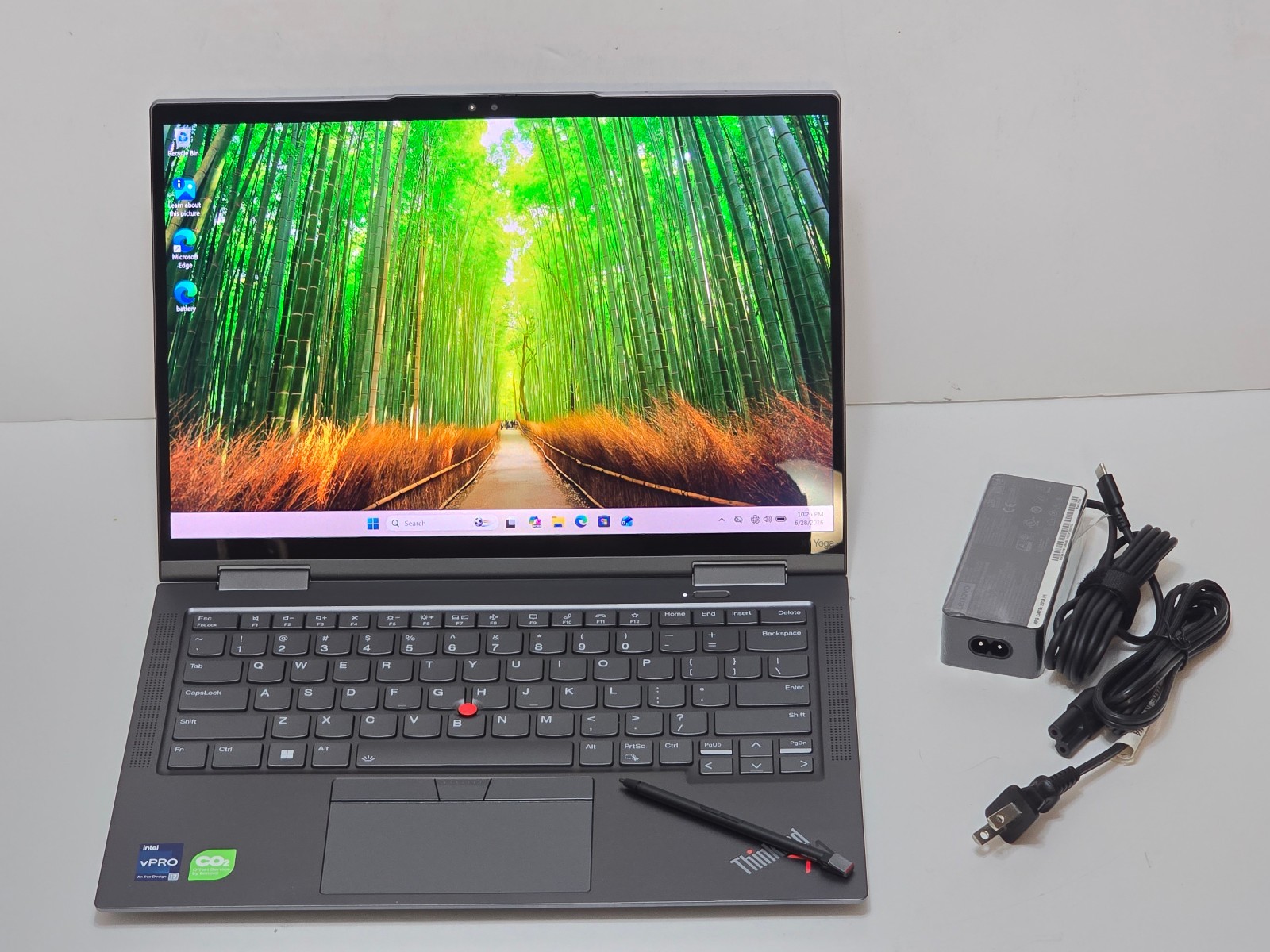 Lenovo ThinkPad X1 Yoga Gen 8 (i7-1365U CPU, 32 GB RAM 1 TB SSD) 14″ UHD Touch