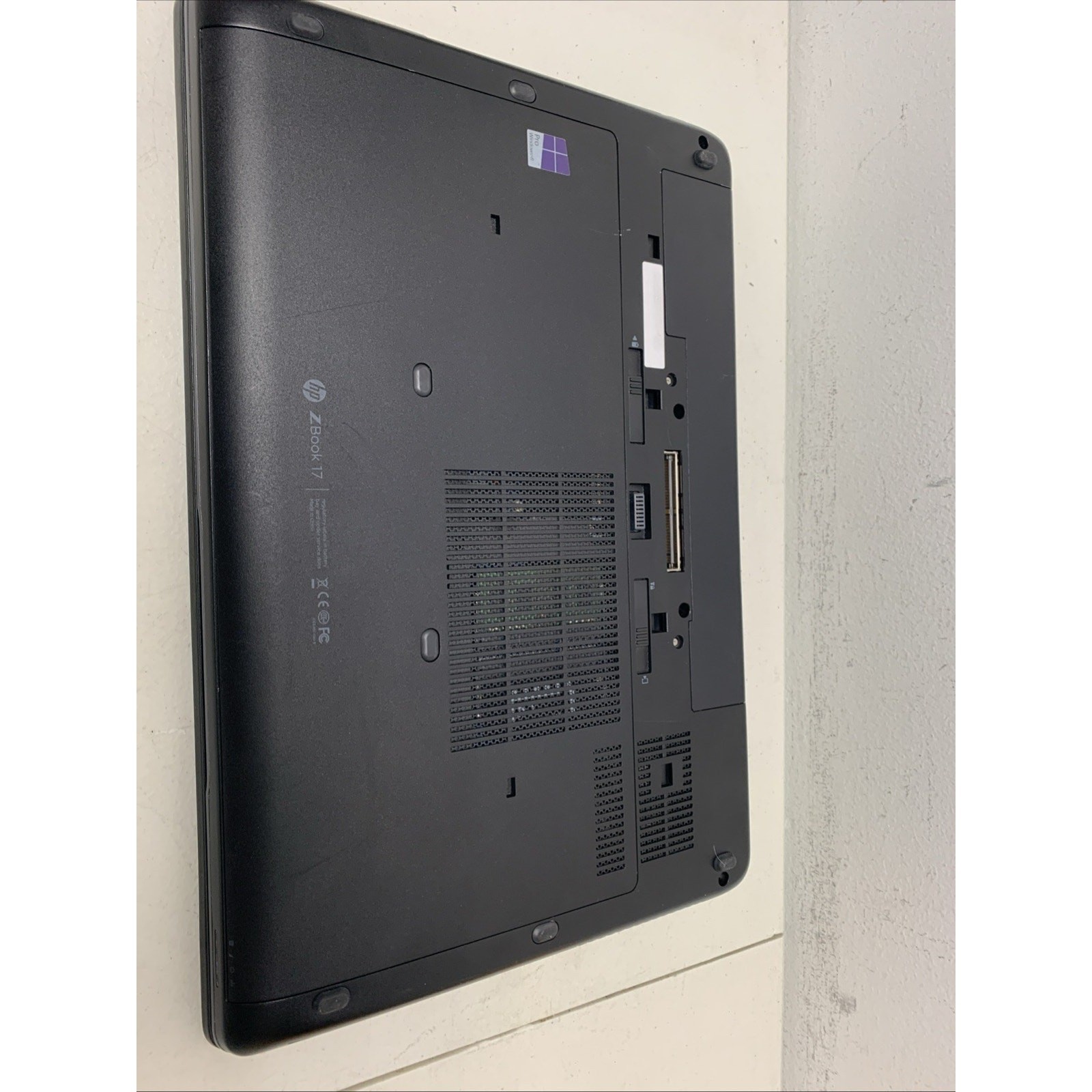 HP ZBook 17 G2 Core i7-4700M 2.40GHz 12GB RAM 256gb SSD Wind 10 Pro Read Descr
