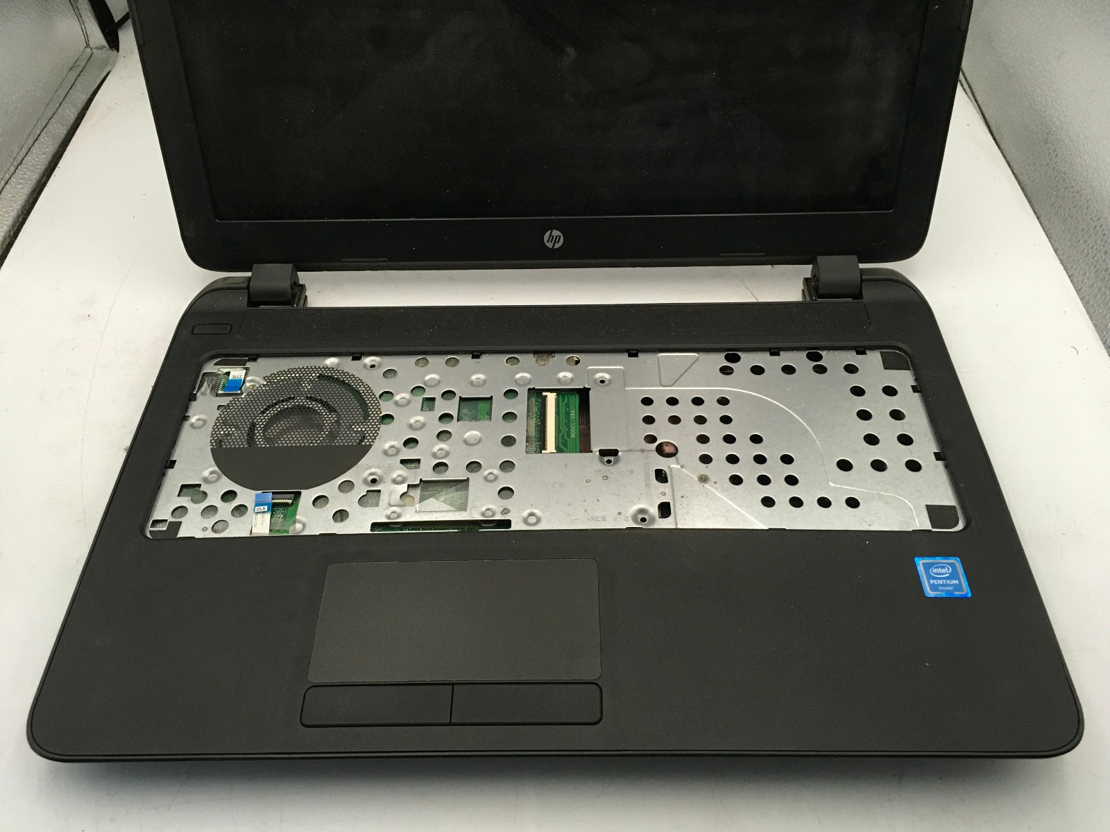 HP 15 F222WM – FOR PARTS/REPAIR – INTEL PENTIUM – NO RAM – NO OS – READ DESC -BB