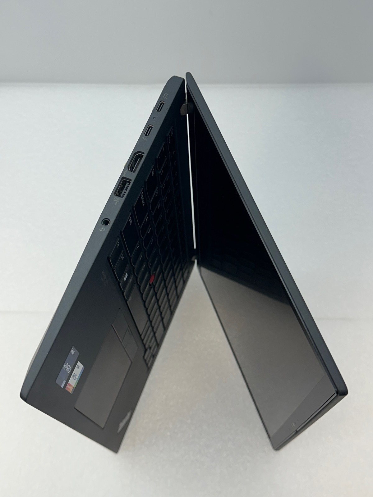 Lenovo ThinkPad T14s Gen 3 14″ WUXGA Intel Core i7-1270P 32GB 512GB LTE Version