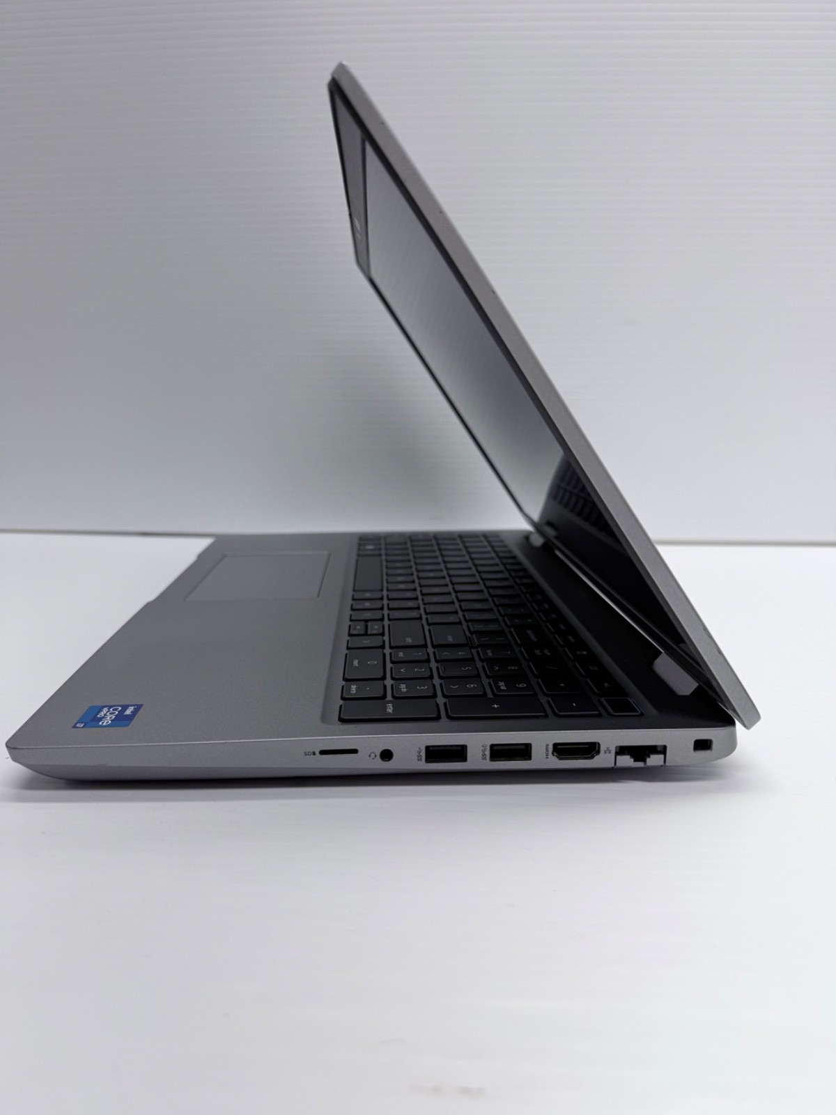 Dell Precision 3561 Laptop + Dock | i7-11800H 16GB 256GB SSD T1200 15.6″ – SP71