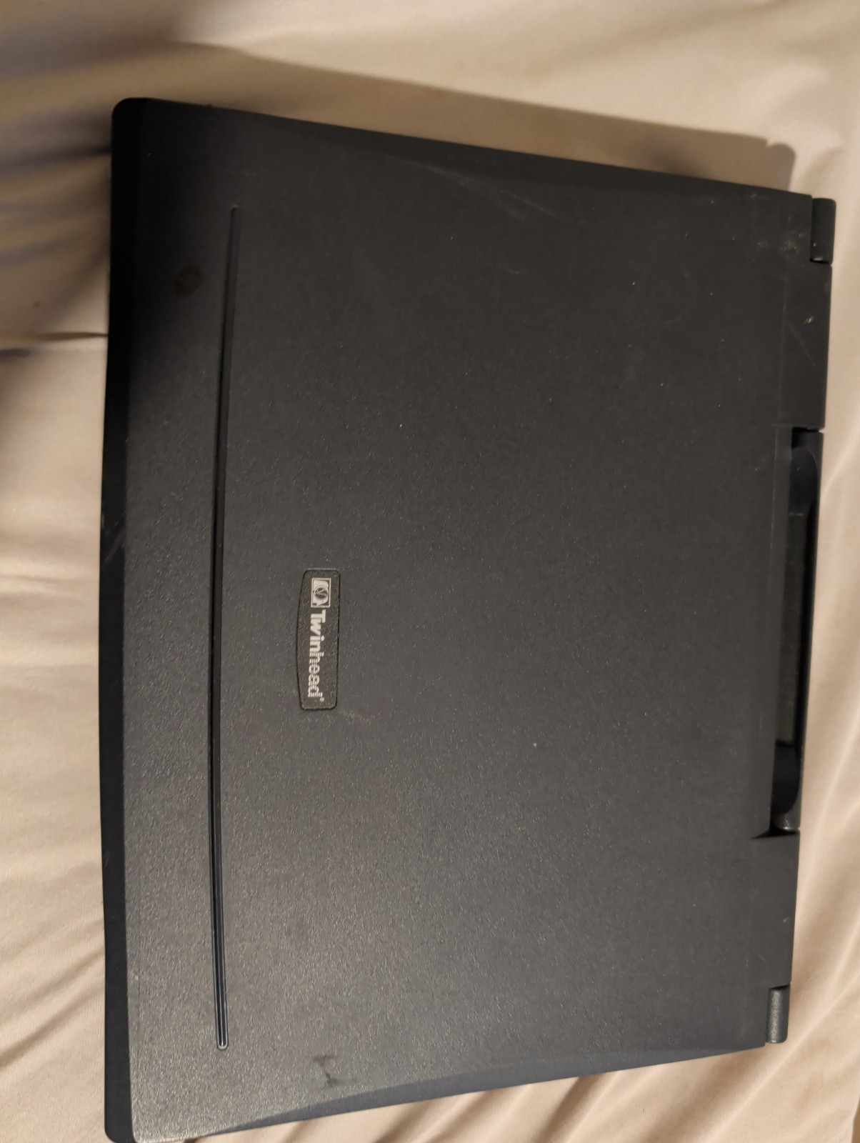 Twinhead P79 12″ SlimNote 9133TZ Notebook Pentium 133MHz, 31MB RAM No HDD Tested