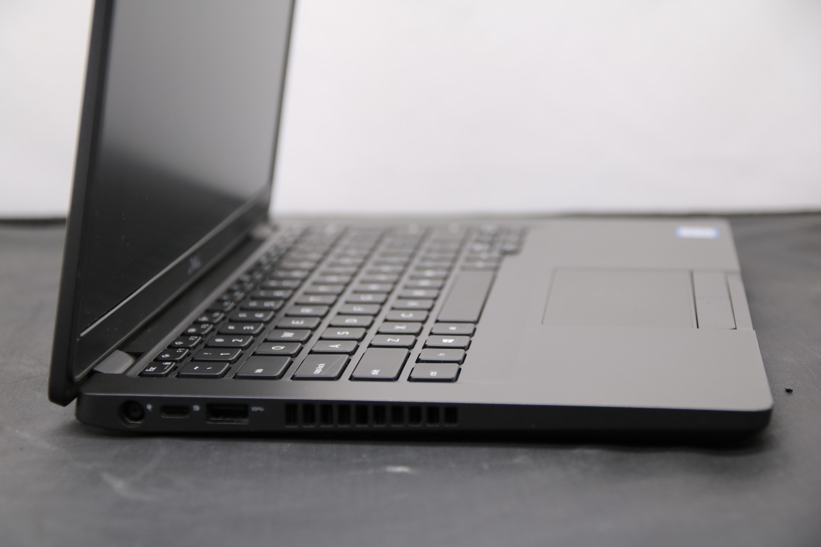 Dell Latitude 5400 – i5-8265U – 8GB, 128GB, Windows 11 Pro +Adapter