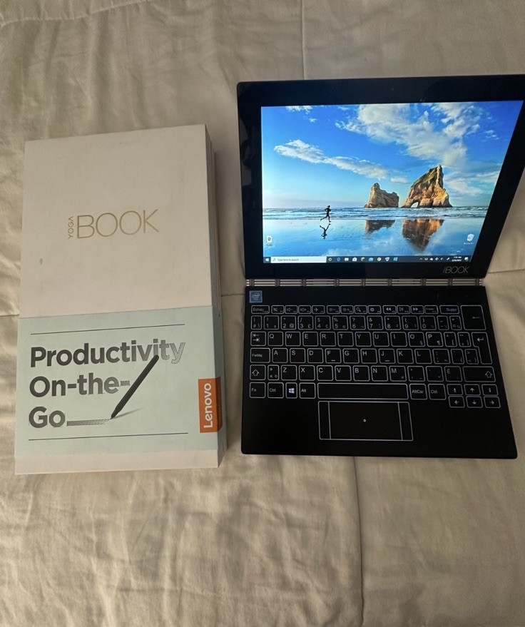 Lenovo Yoga Book YB1-X90F Atom X5-Z8550, 4GB RAM, 64GB Storage