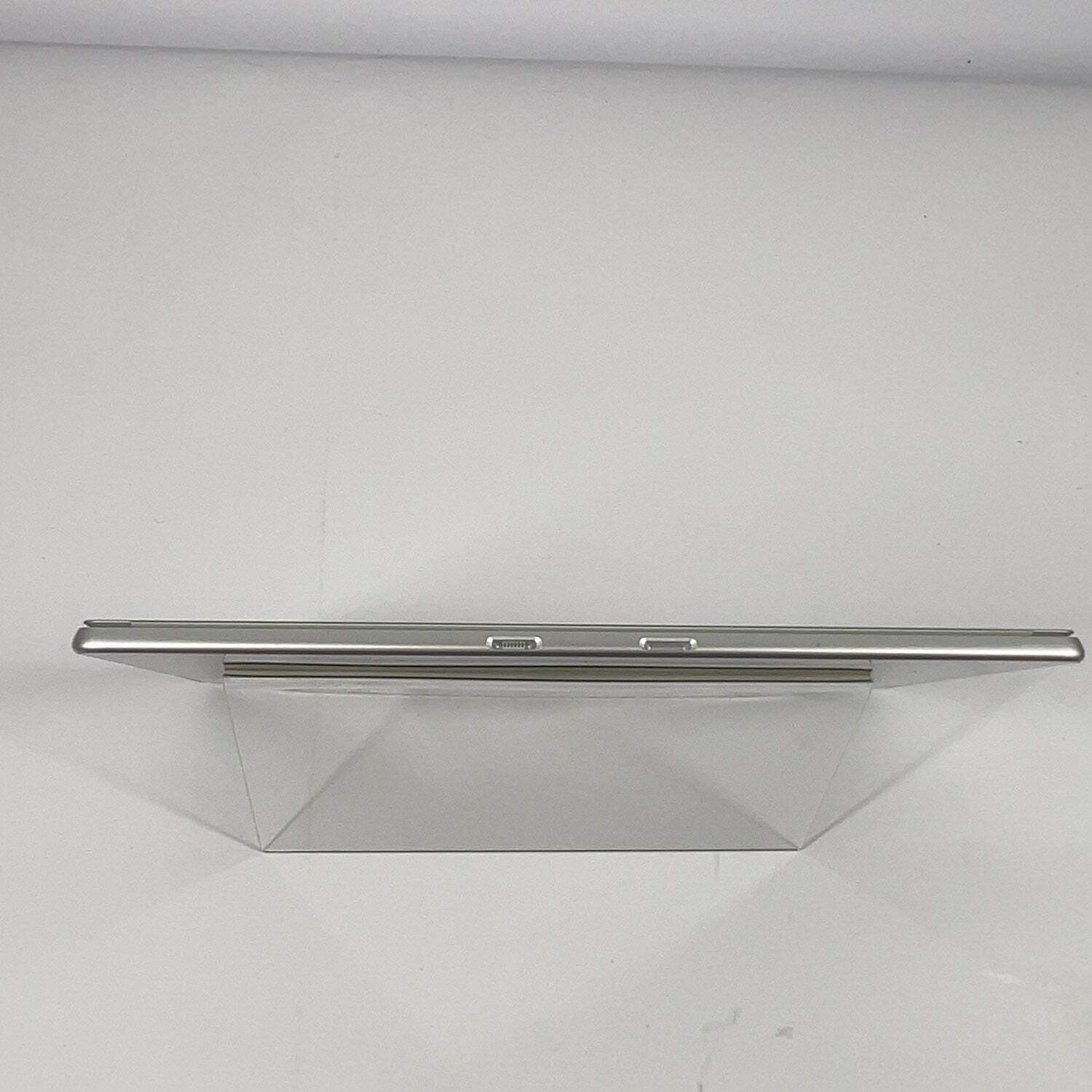 Microsoft Surface Pro 11 2076 13″ Snapdragon X Plus 3.4GHz 16GB RAM 1TB SSD