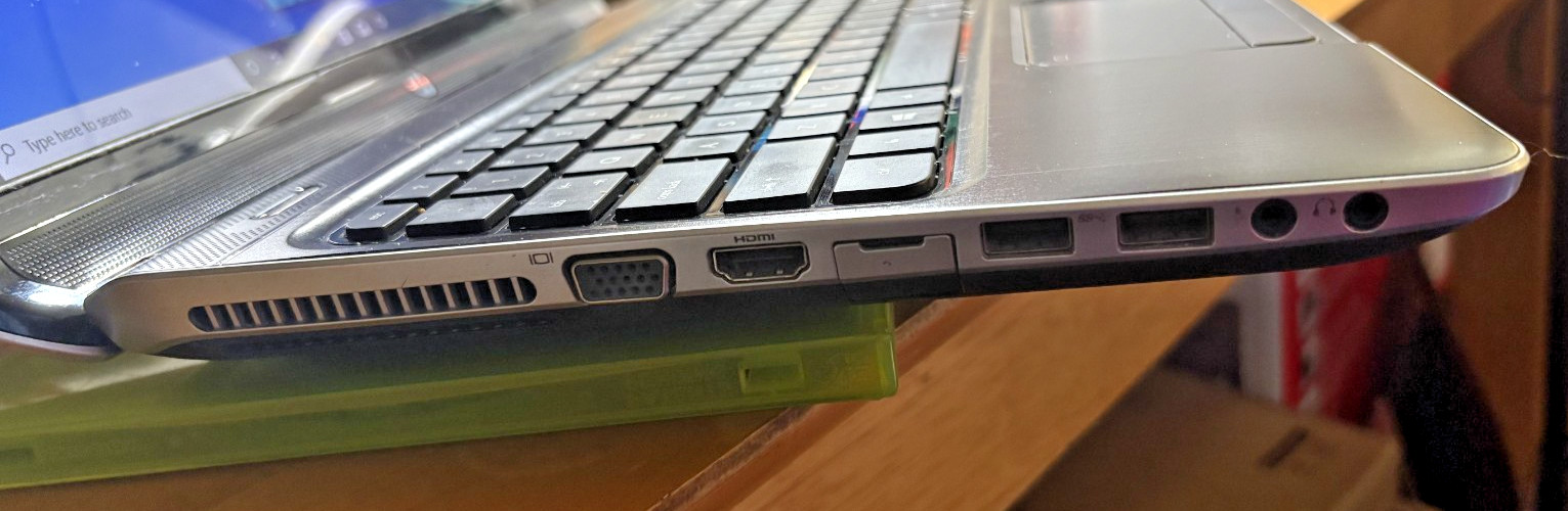 HP Envy DV6 AMD A8-4500M APU-Radeon Graphics, 16 GB RAM, 2 TB HD Windows 10 Pr0